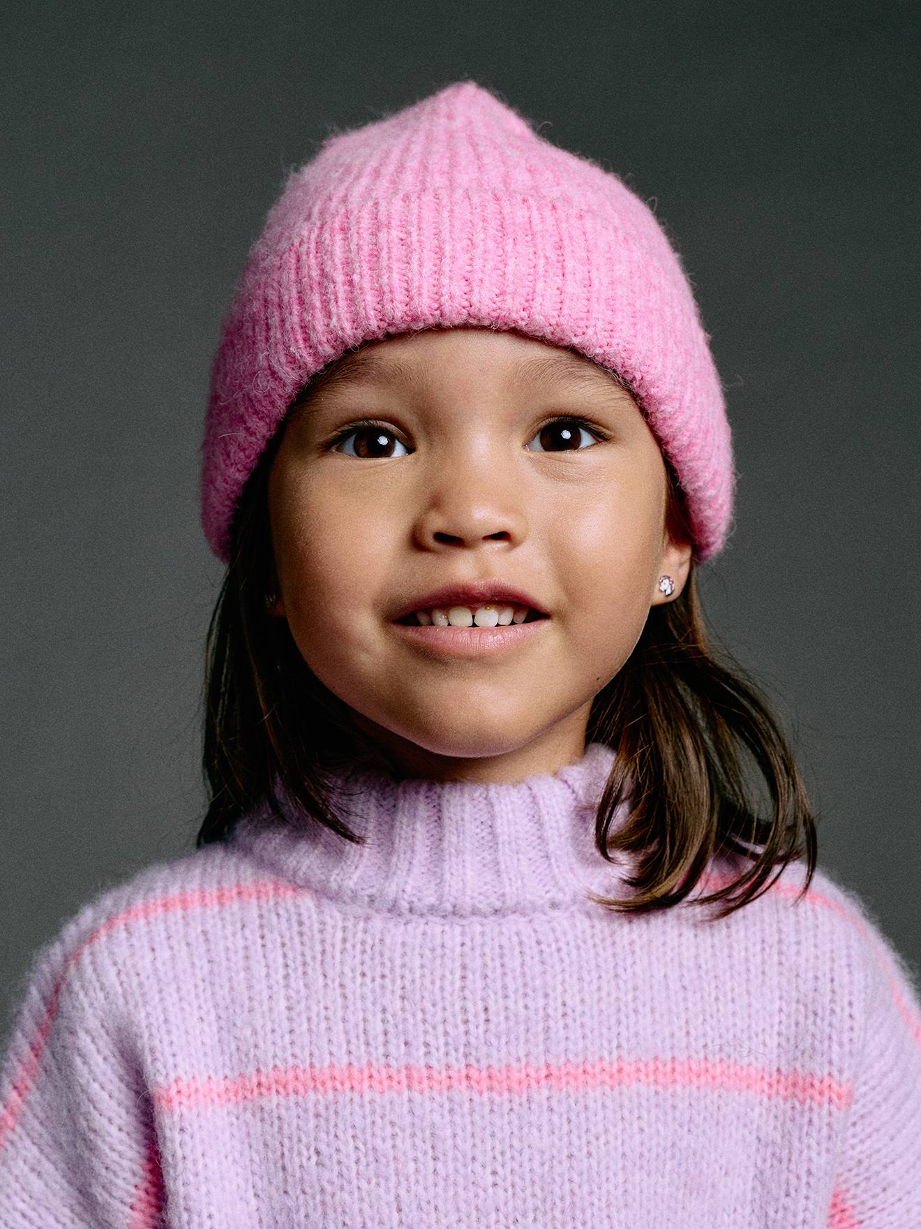 Ensemble bonnet et snood en tricot fuchsia