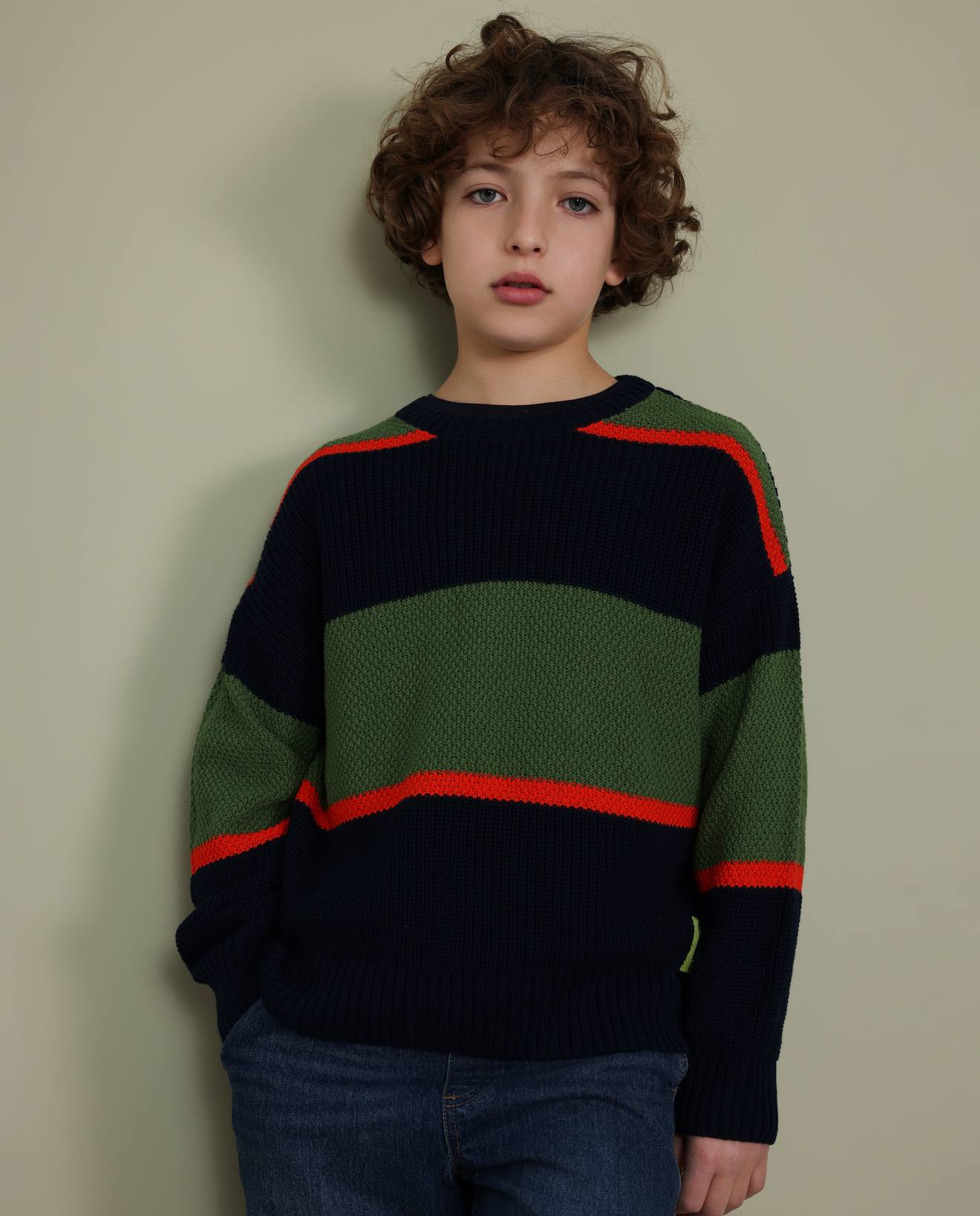 Pull Garçon En Tricot Avec Rayures Contrastées Et Tons Vifs Bleu