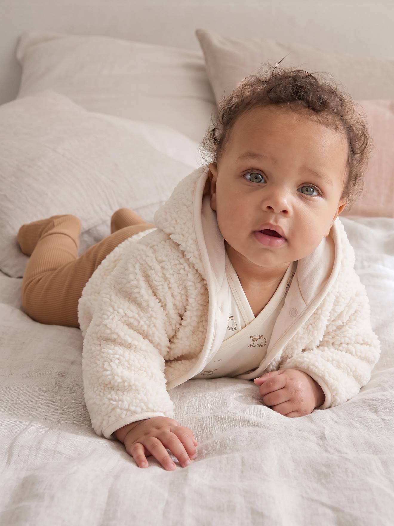 Gilet à capuche naissance vanille