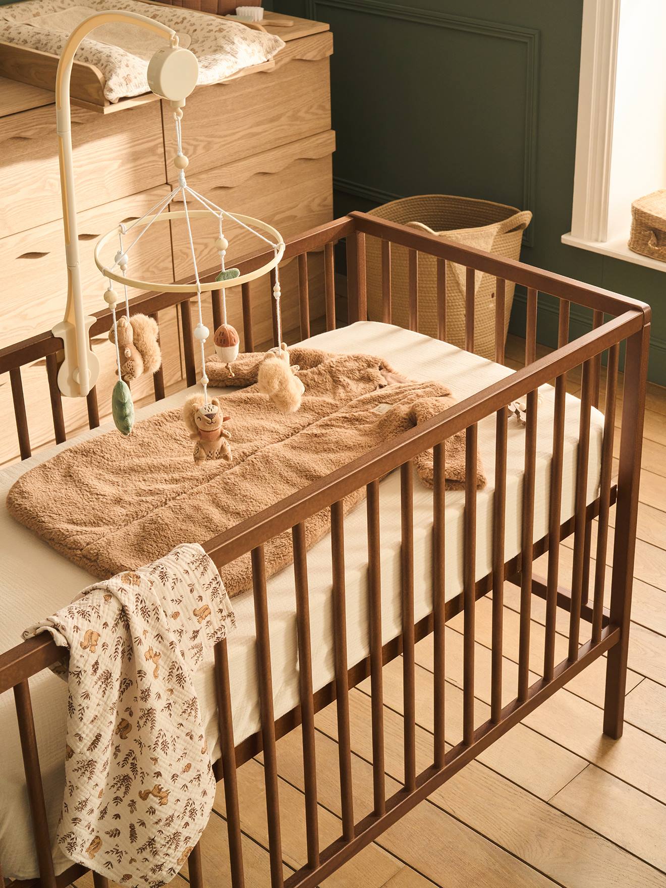 Lit bébé Cocoon noyer (Vertbaudet) - Image 1