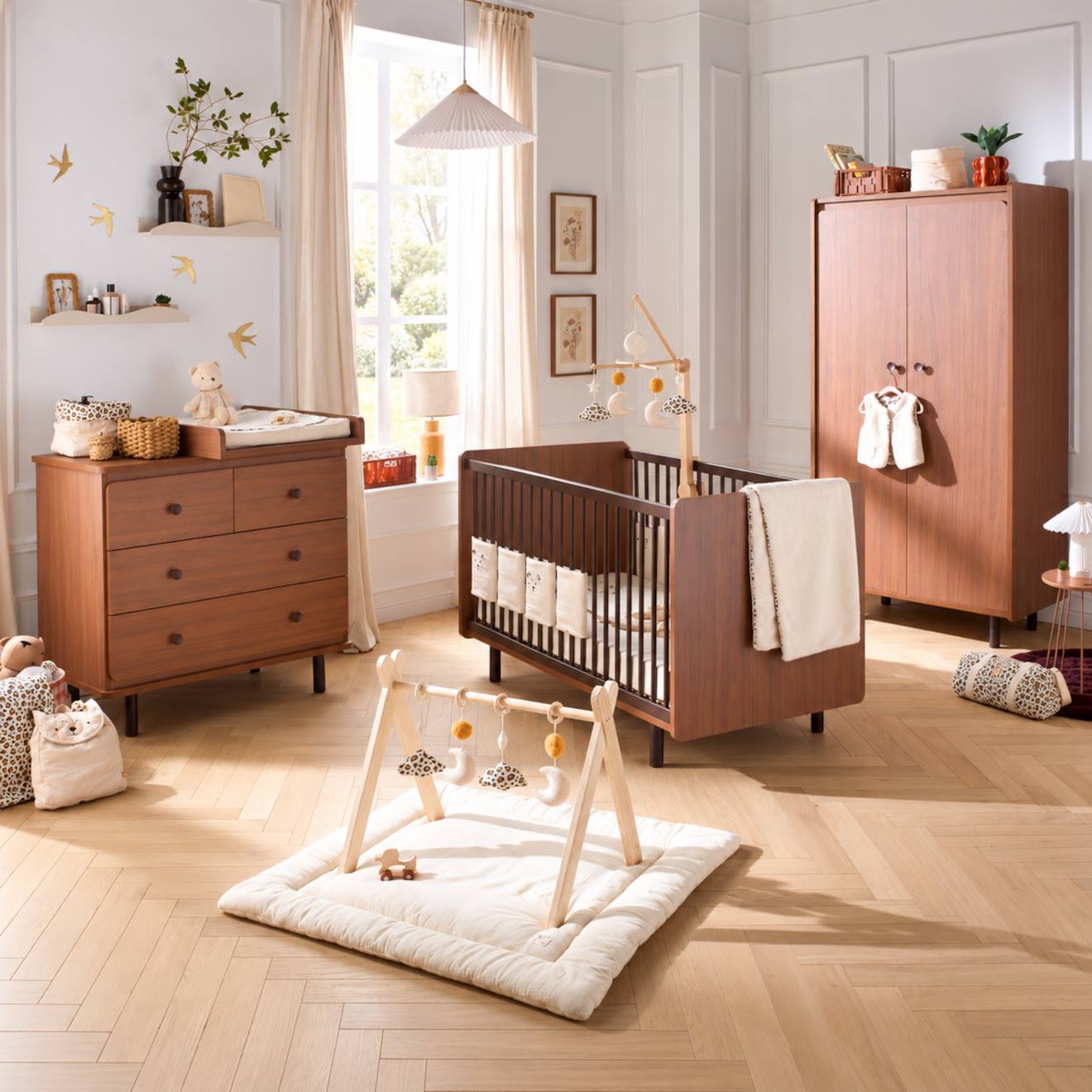 Chambre Bébé Trio: Lit Bébé 70x140 Évolutif, Commode À Langer 4 Tiroirs Et Armoire 2 Portes Décor Noyer - Choco Marron