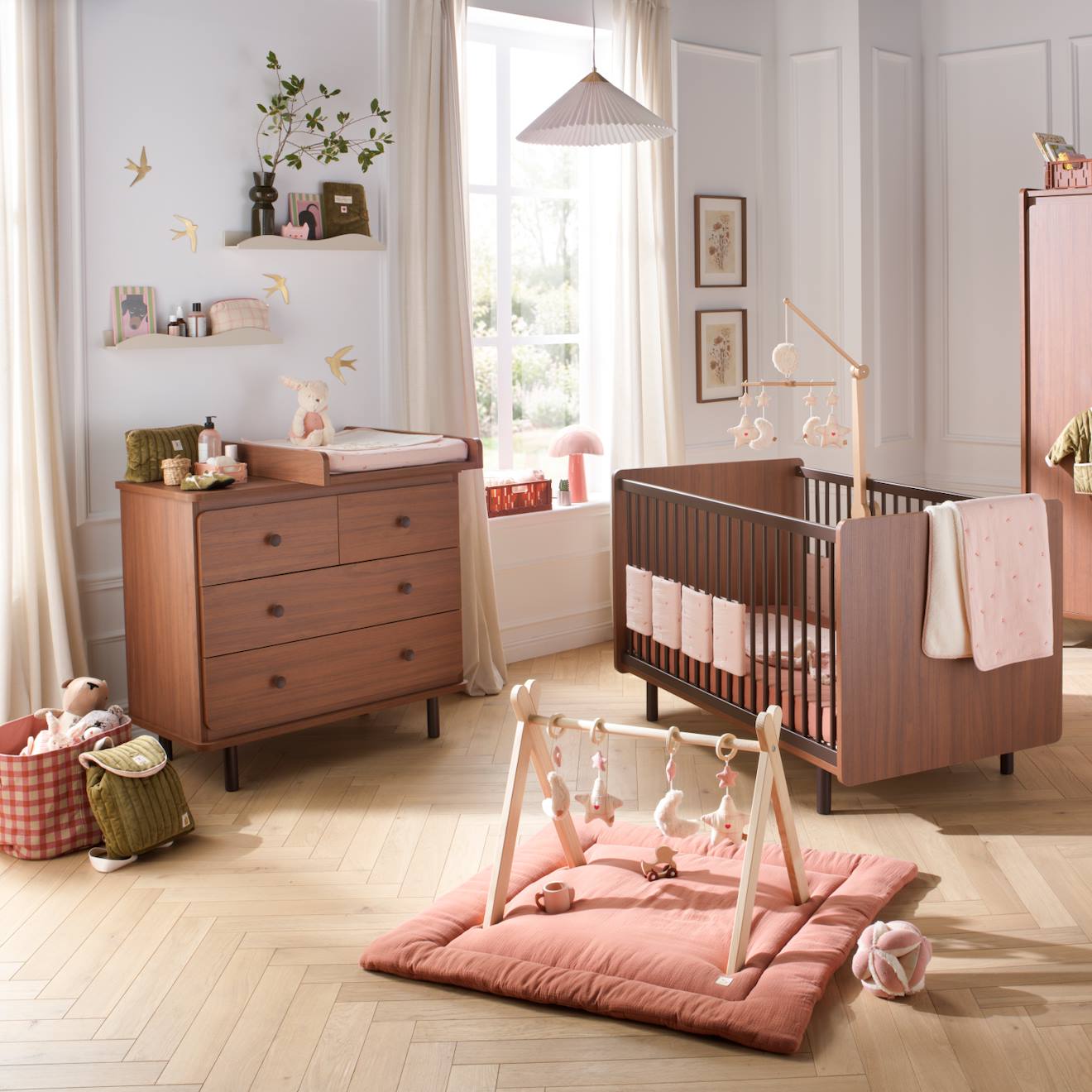 Chambre Bébé Duo: Lit Bébé 70x140 Évolutif Et Commode À Langer 4 Tiroirs Décor Noyer - Choco Marron