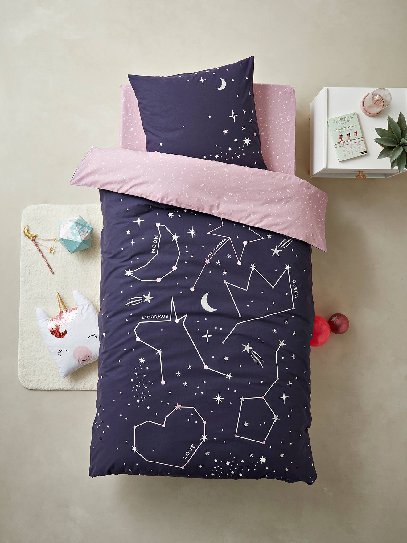 Parure housse de couette + taie d'oreiller avec détails phosphorescents MISS CONSTELLATION Oeko-Tex® marine / parme