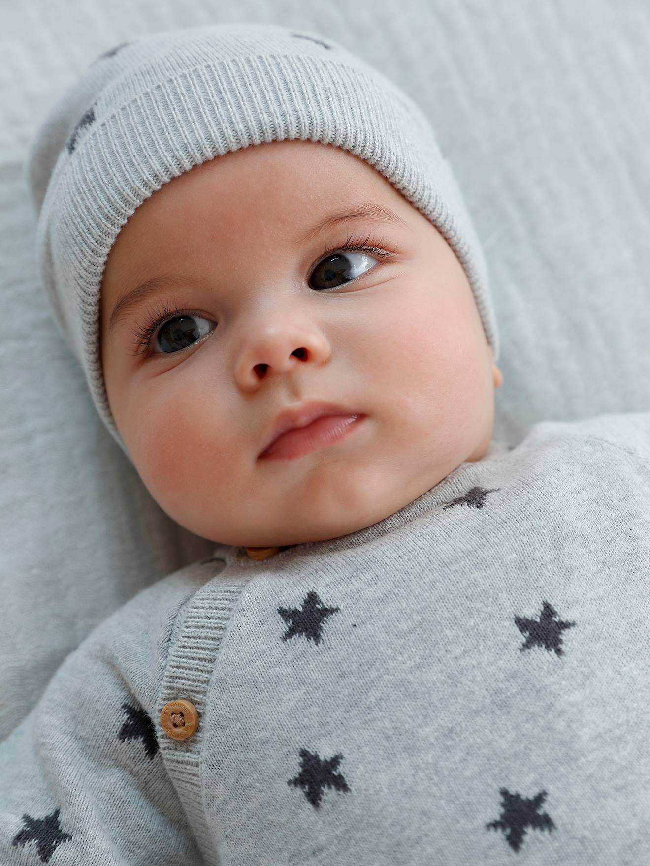ensemble 4 pièces bébé : pull + pantalon  + bonnet + moufles gris clair chiné