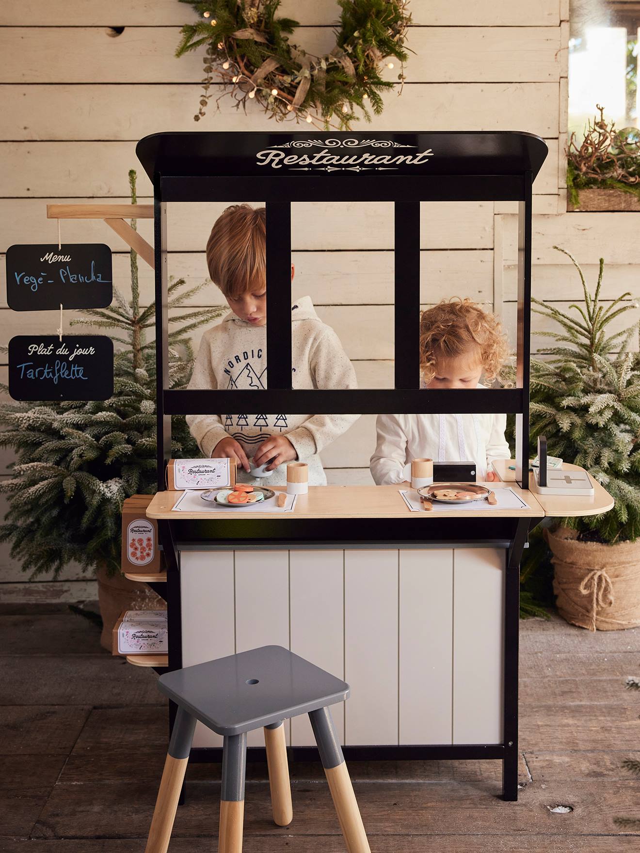 Restaurant en bois FSC® multicolore