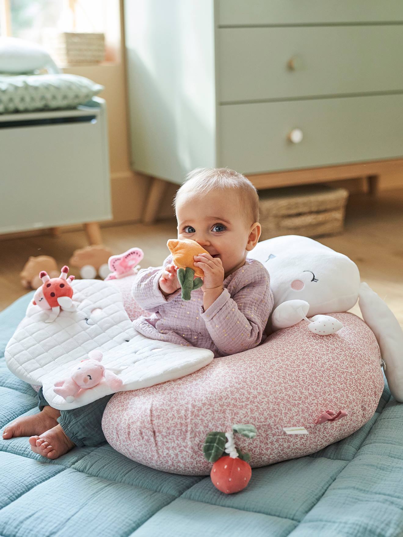 Coussin bébé des découvertes pays rose (Vertbaudet) - Image 1