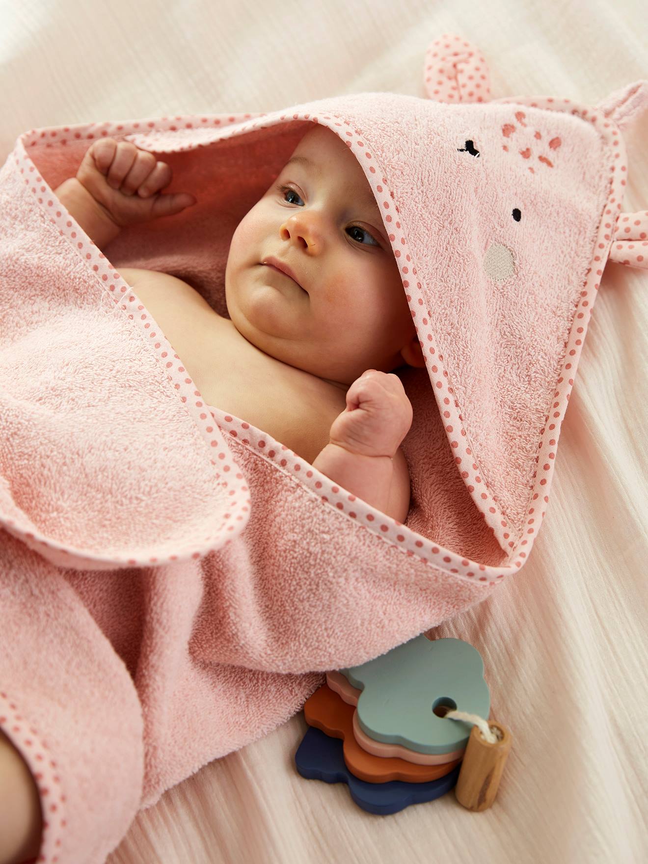 Cape de bain bébé à capuche brodée animaux rose
