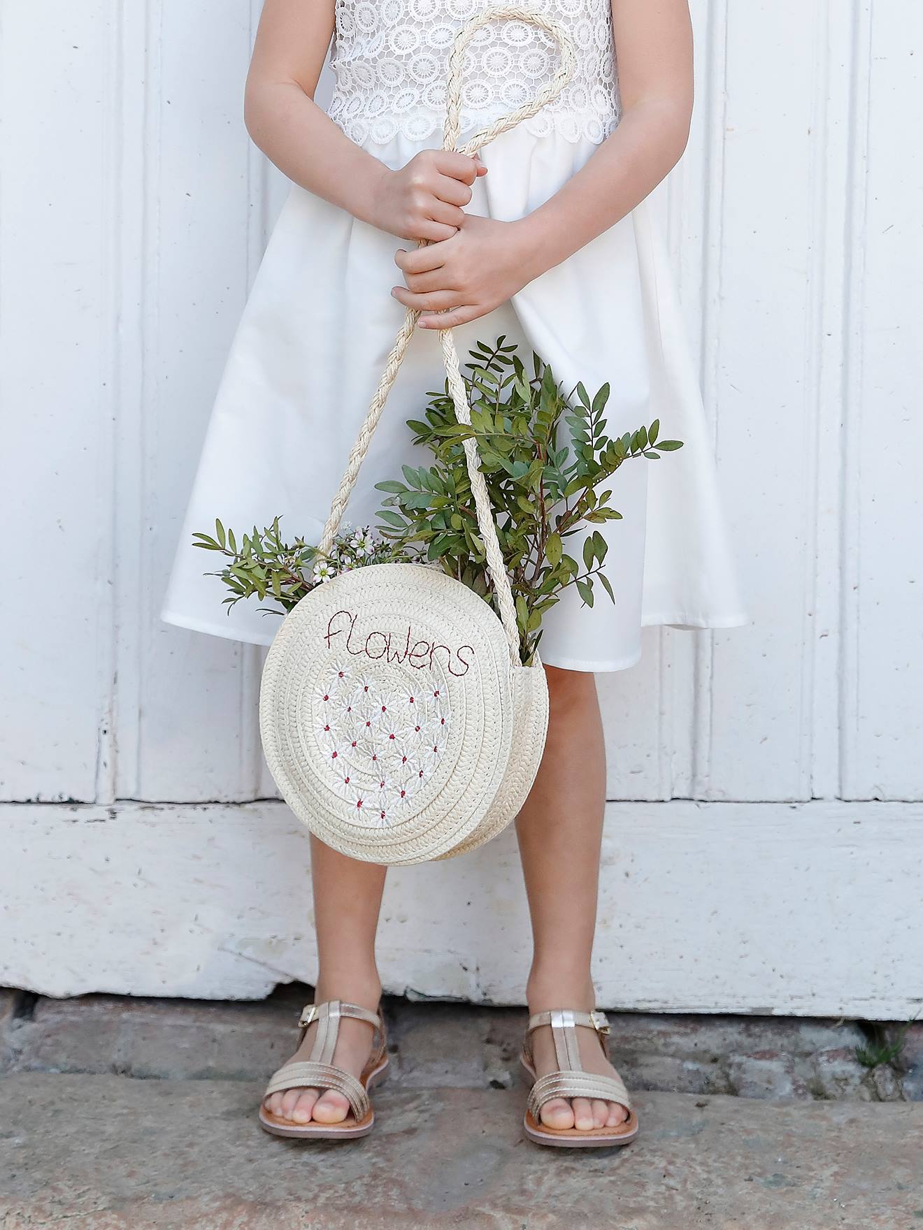 Sac rond fille brodé façon rafia naturel