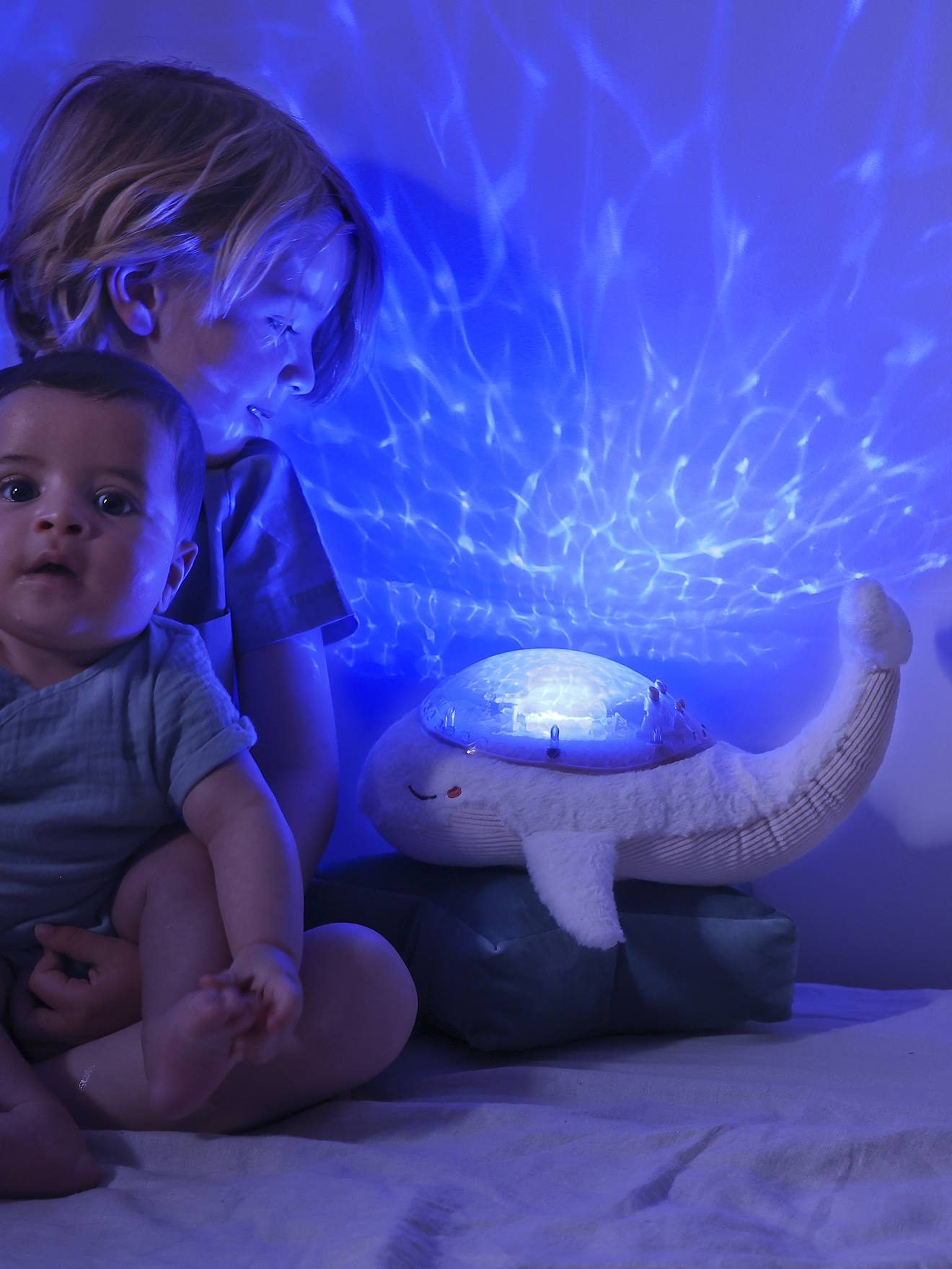 Tranquil Whale CLOUD B white family