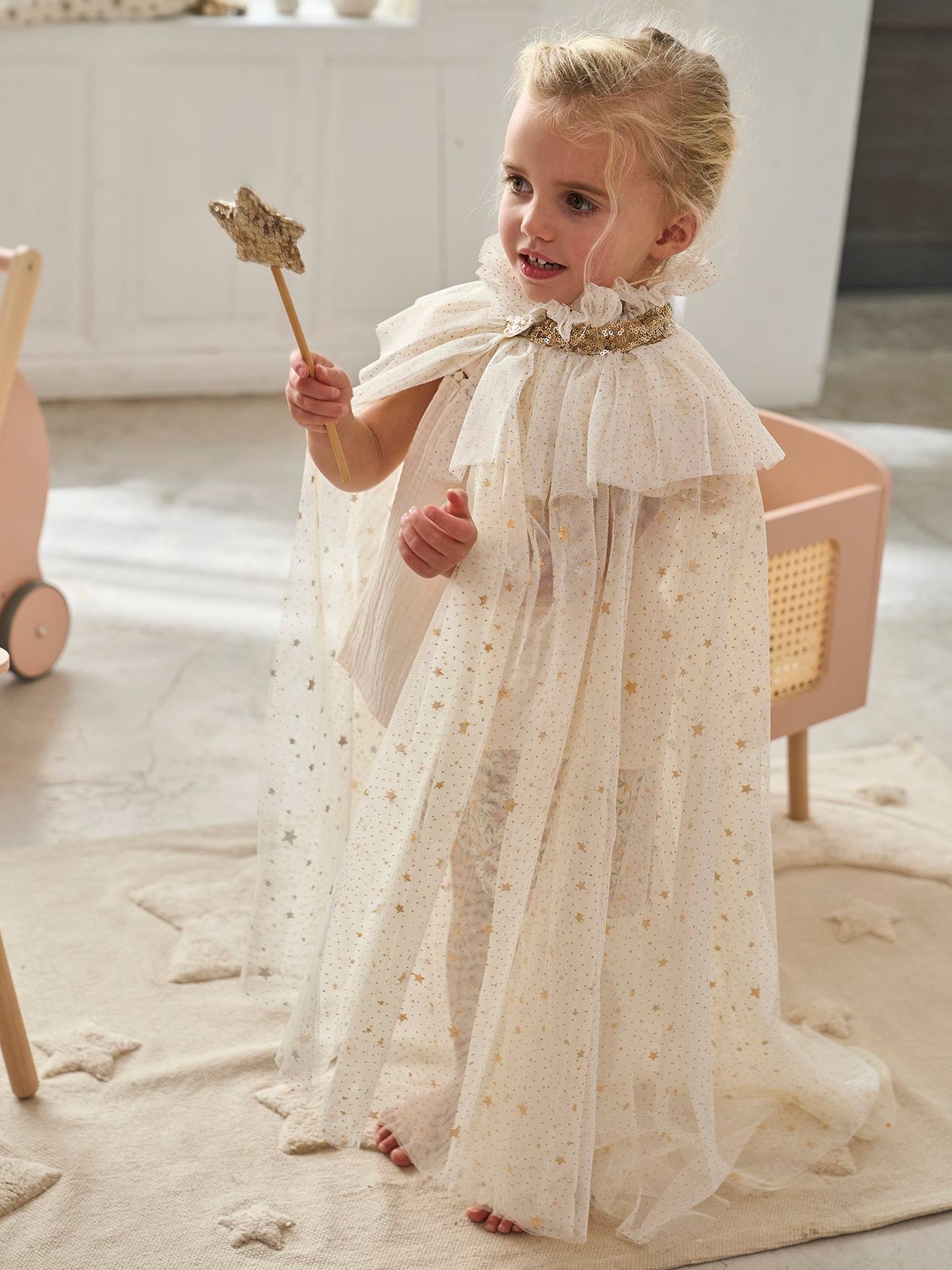 Cape à étoiles et paillettes + baguette blanc
