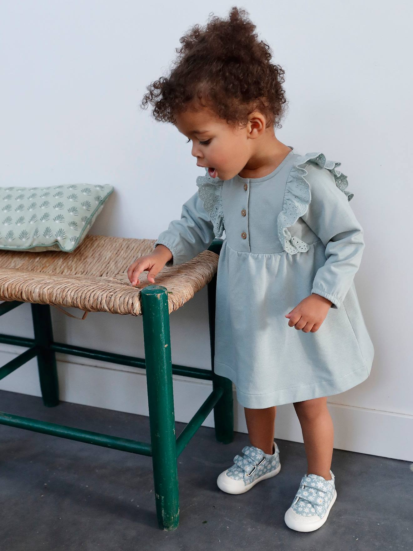Robe en molleton bébé volant en broderie anglaise bleu grisé