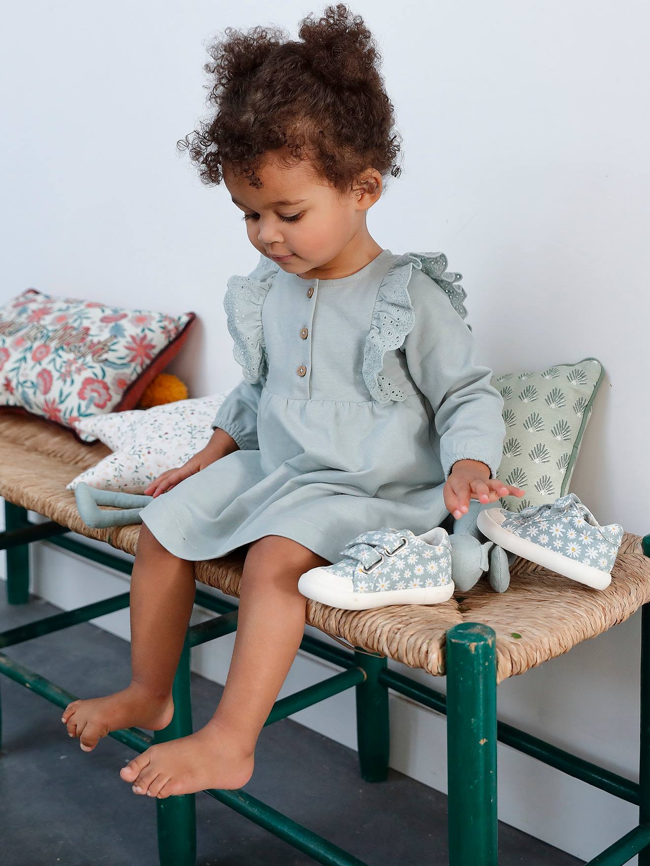 Robe bébé en molleton volants en broderie anglaise bleu grisé (Vertbaudet) - Image 2