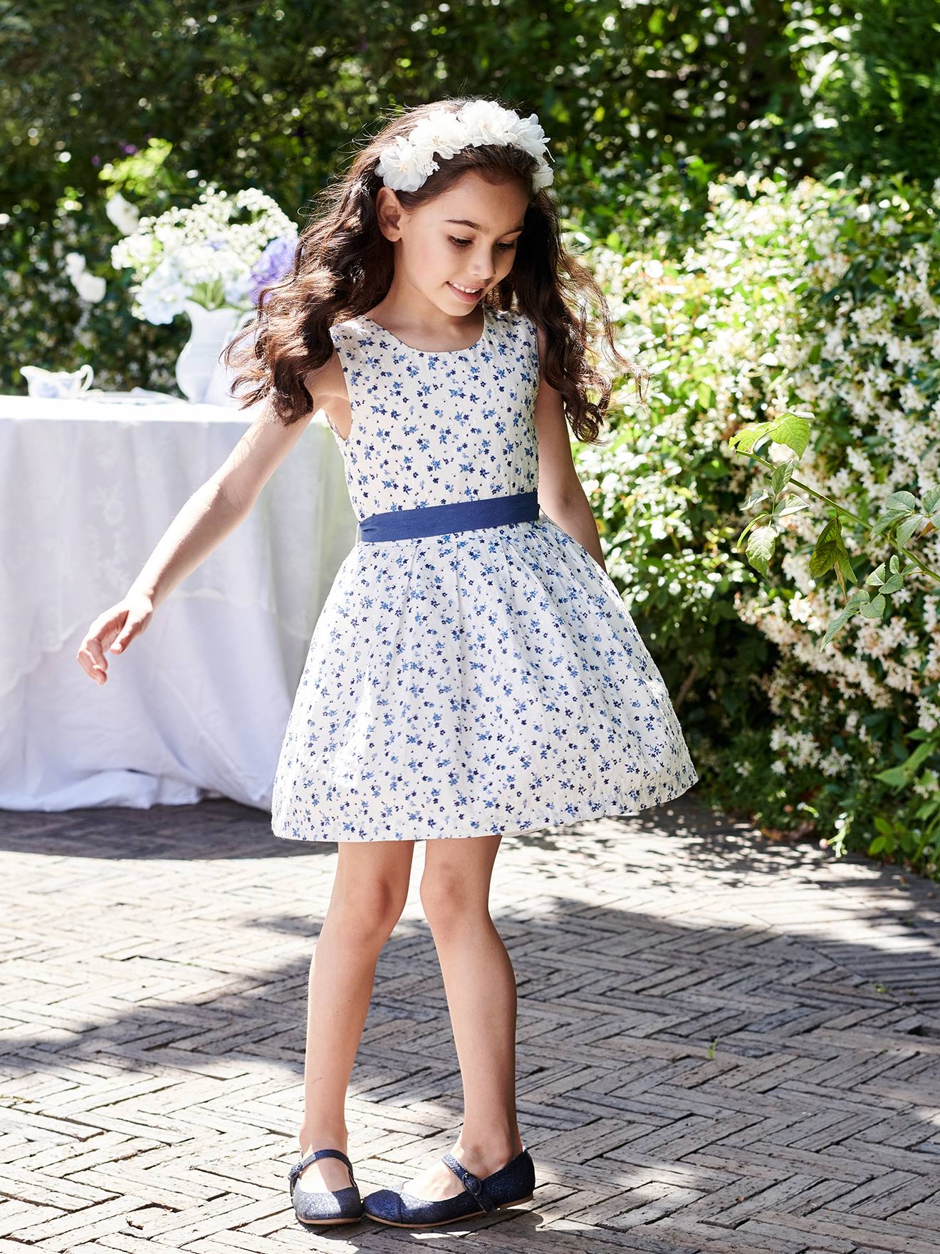 Robe de cérémonie à fleurs et plumetis fille ceinture nouée au dos écru