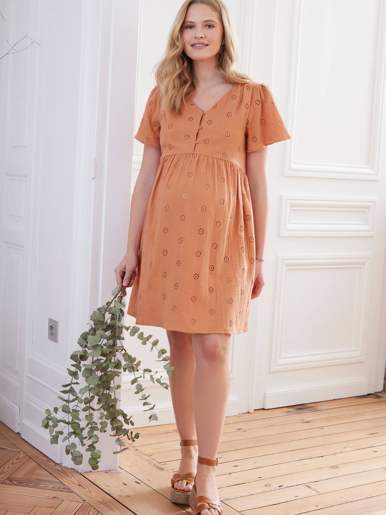 Robe gaze de coton brodé grossesse et allaitement terracotta