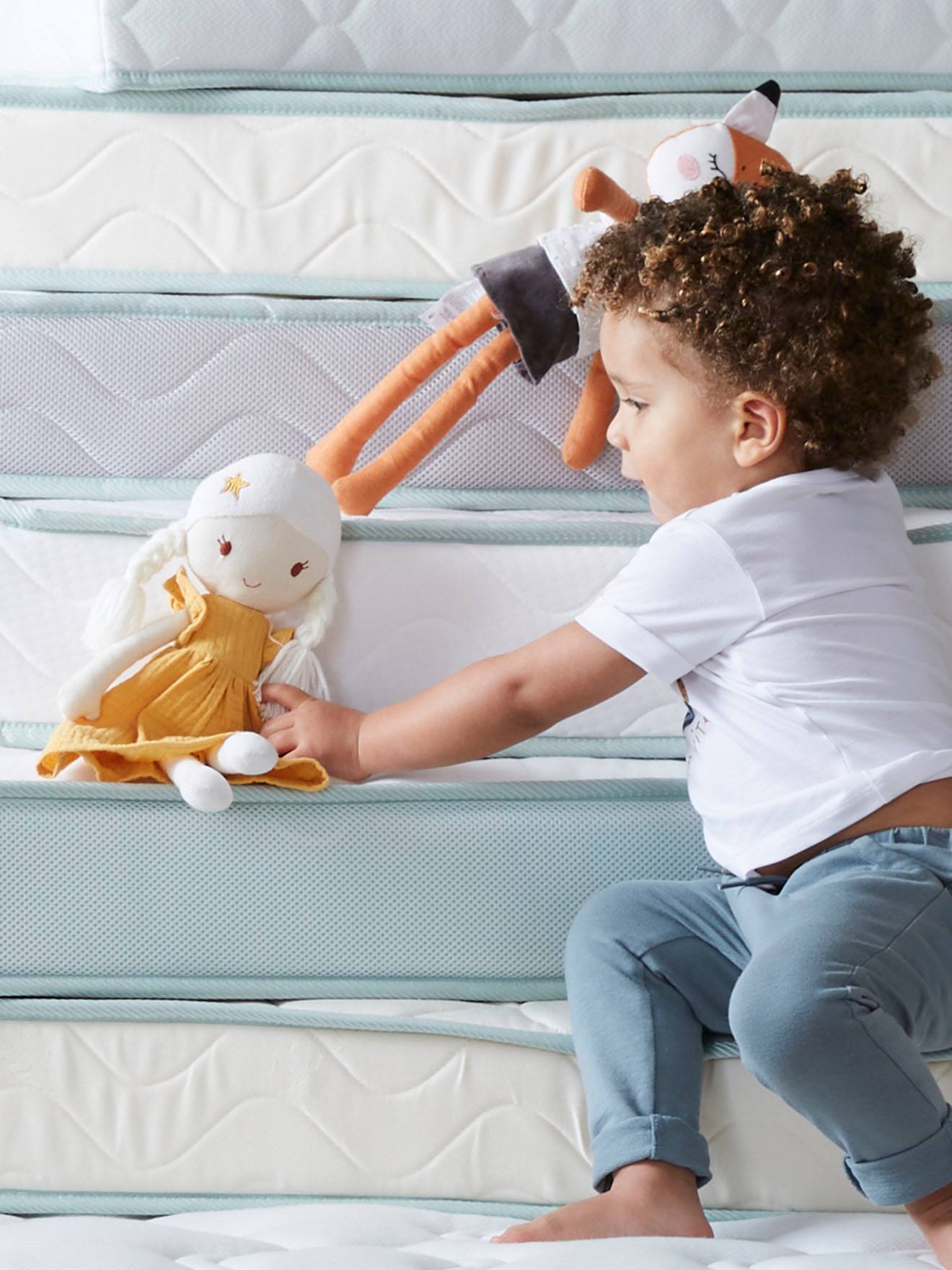 Poupée en tissu + 2 robes blanc