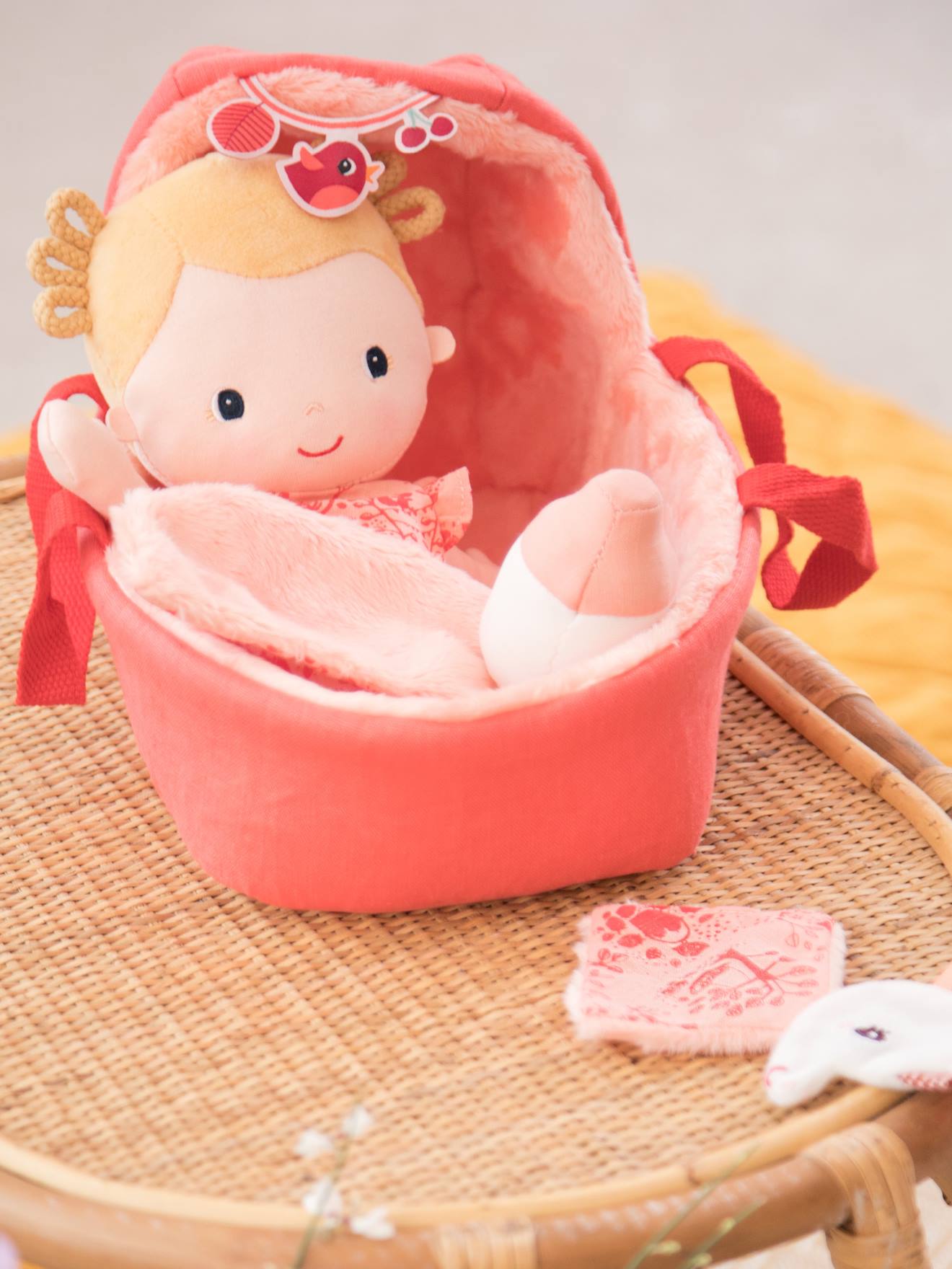 Bébé Léna et son couffin - S rose
