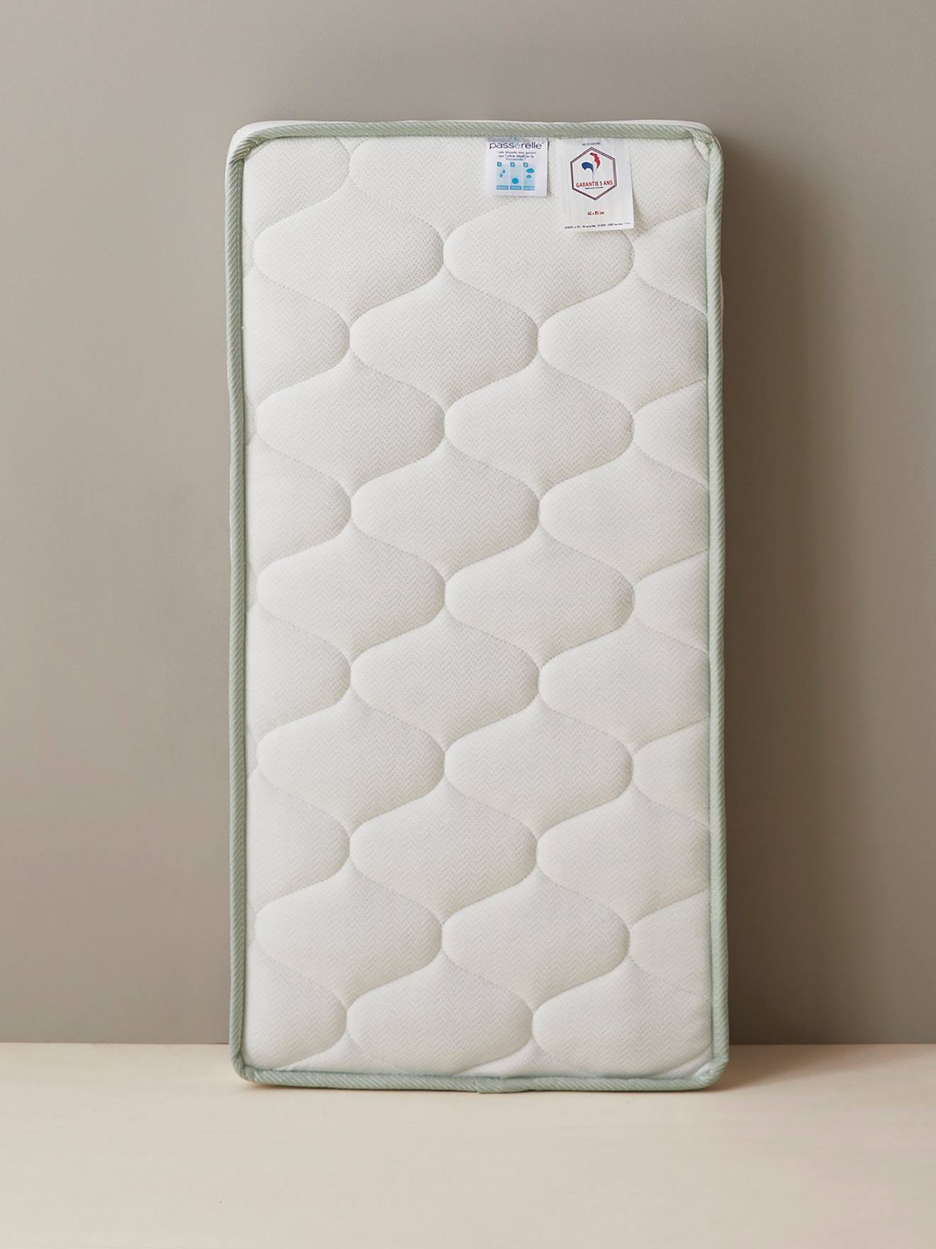 Matelas bébé mousse recyclée thermorégulateur traité Passerelle® blanc (Vertbaudet) - Image 1