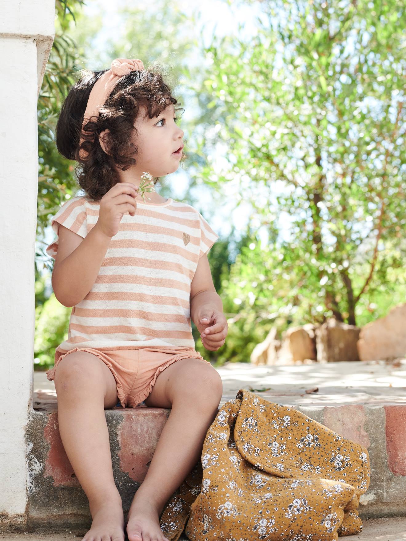 Ensemble bébé short, T-shirt rayé et bandeau orange