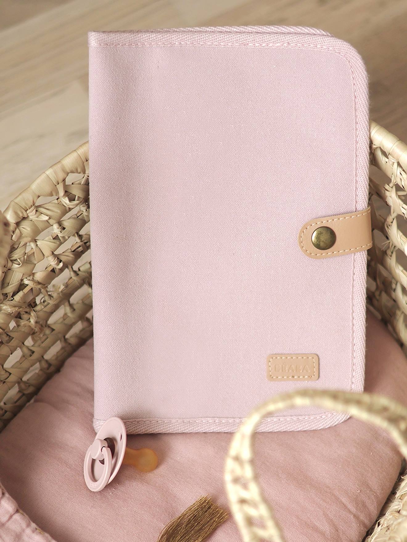 Protège-carnet de santé rose poudré