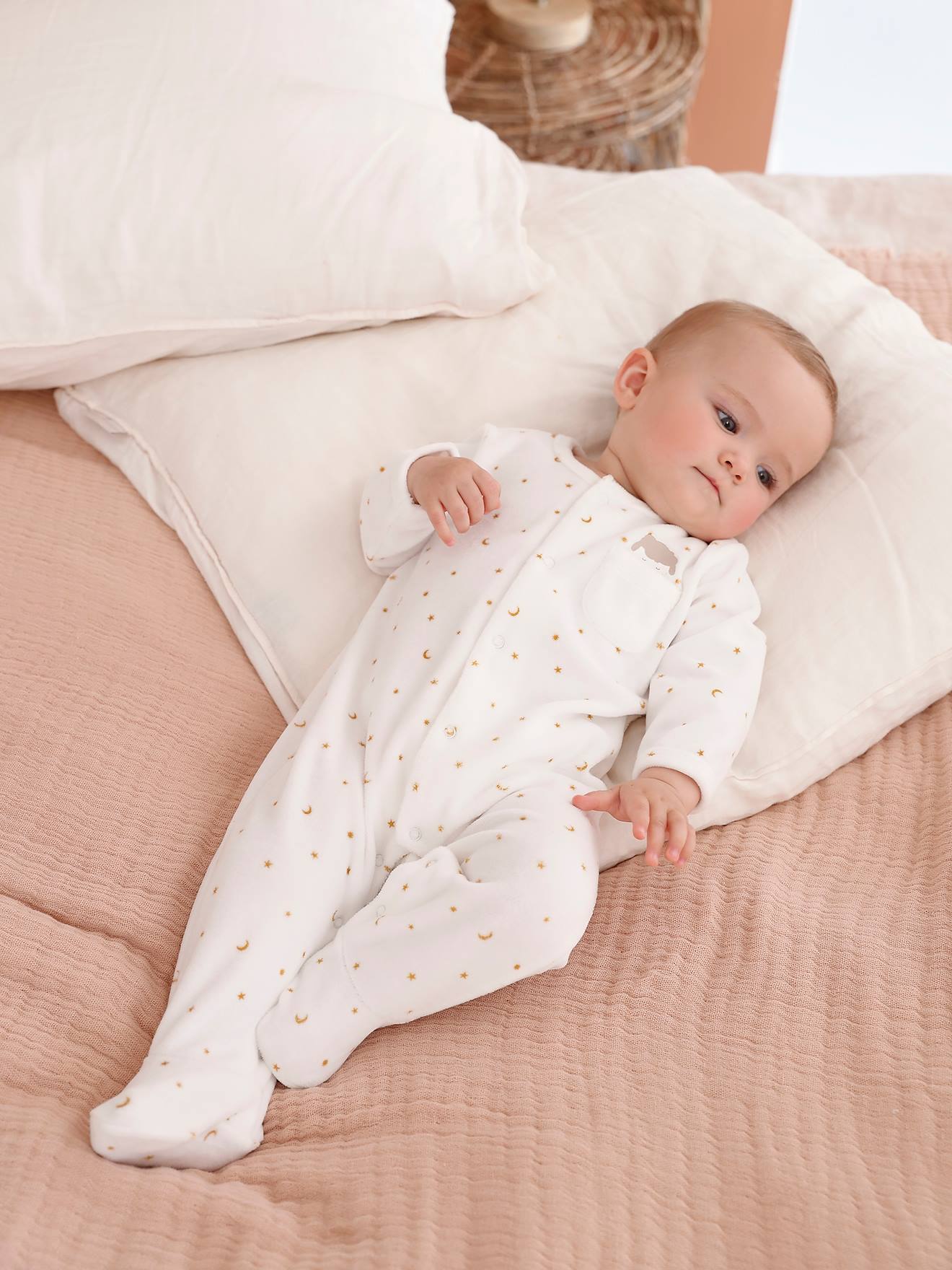Pyjama bb mixte mouton en velours ouverture naissance cru 20 €