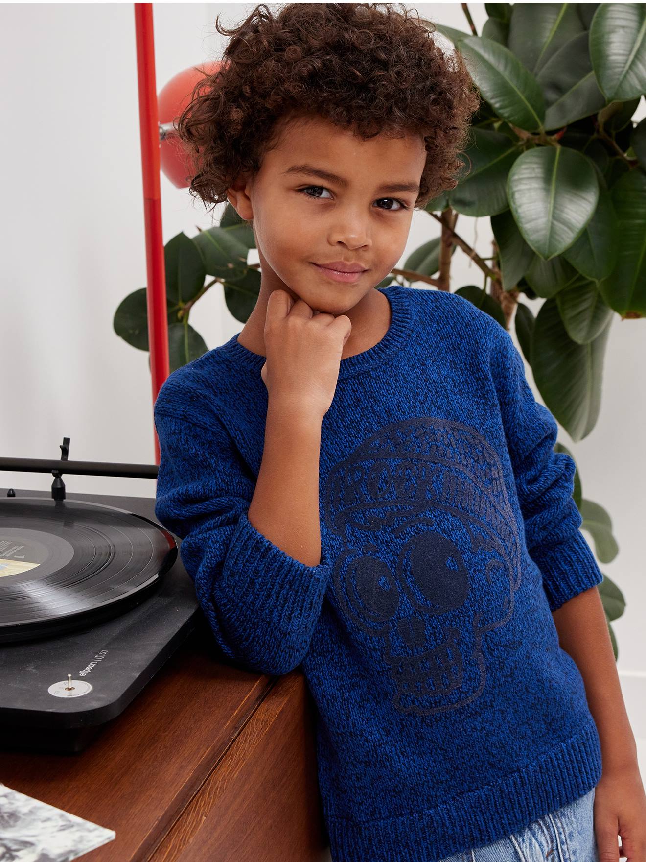 Pull maille moulinée animation devant garçon bleu électrique