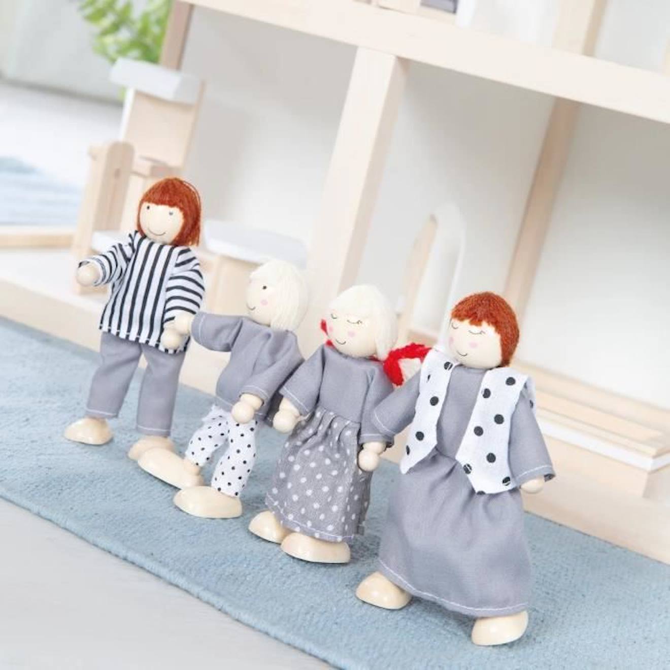 La maison de poupée en bois beige Ensemble de 16 pièces