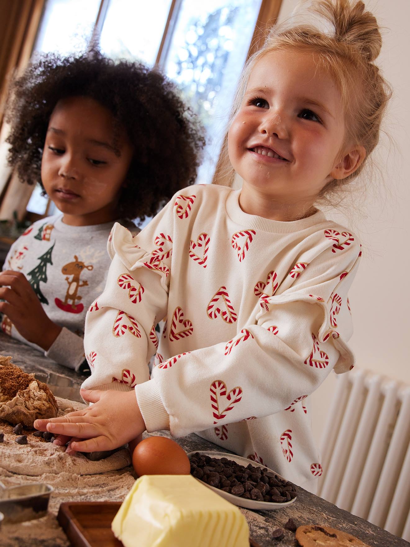 Sweat de Noël coeurs pailletés sucre d'orge fille manches volantées écru
