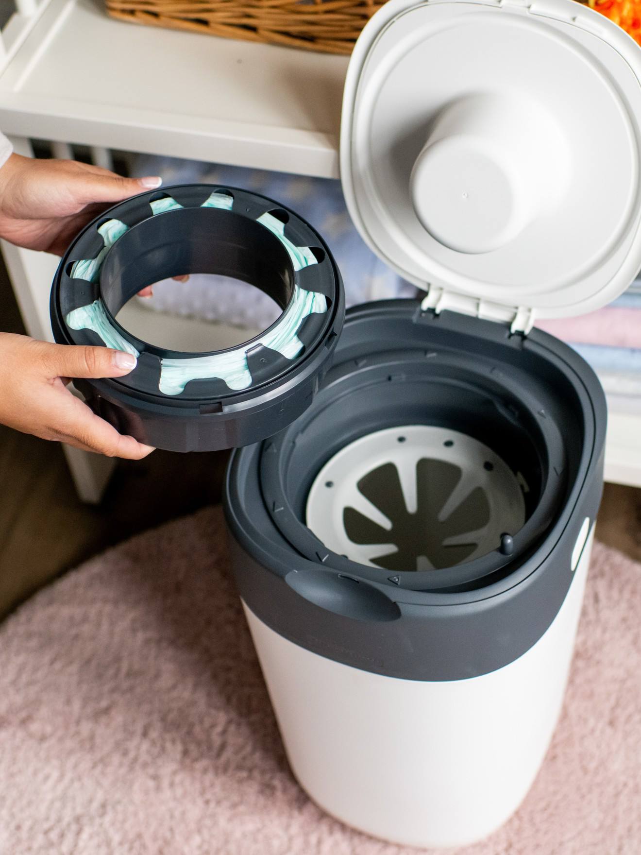 Poubelle à couches Tommee Tippee Twist & Click offerte dès 20€ d'achats puériculture - Méga