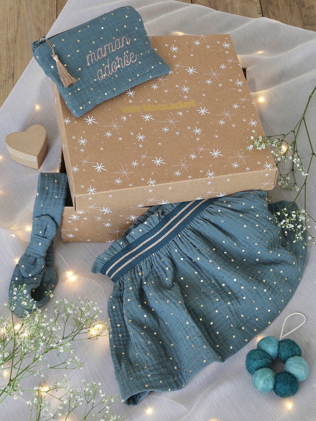 Coffret de Noël bébé Adoré : jupe, bandeau et pochette brodée vert émeraude