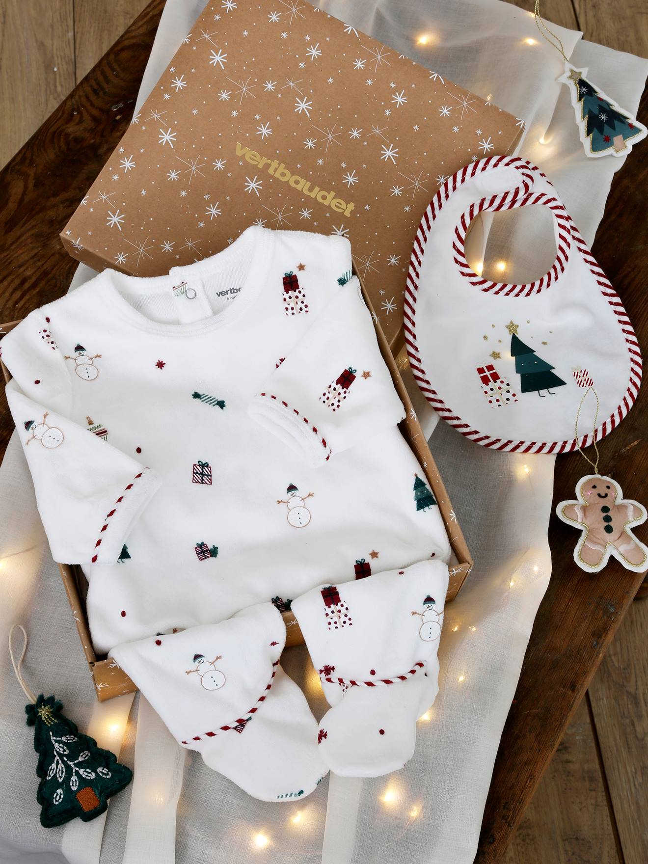 Coffret cadeau de Noël bébé dors-bien en velours + bavoir écru