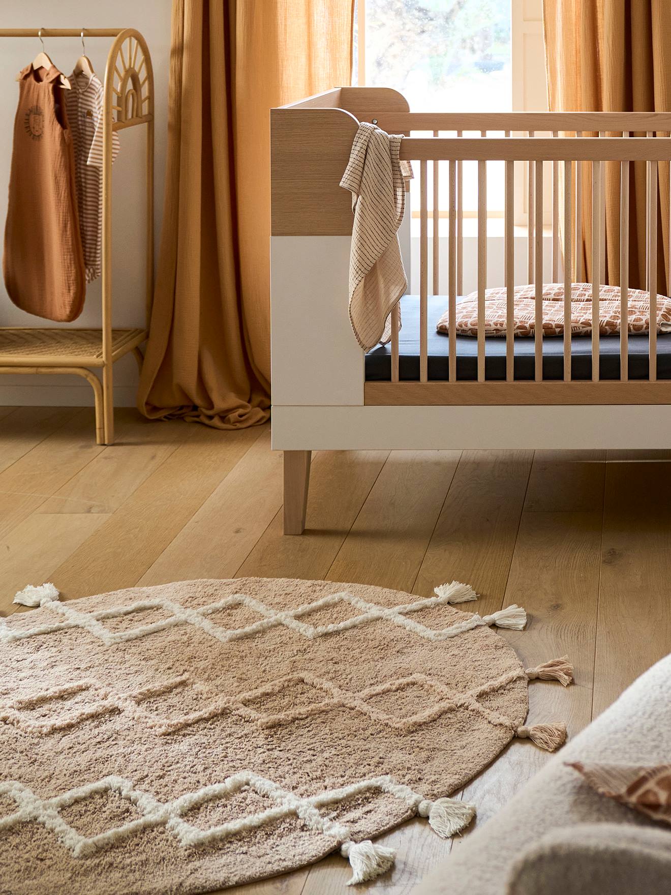 Tapis rond berbère à pompons beige