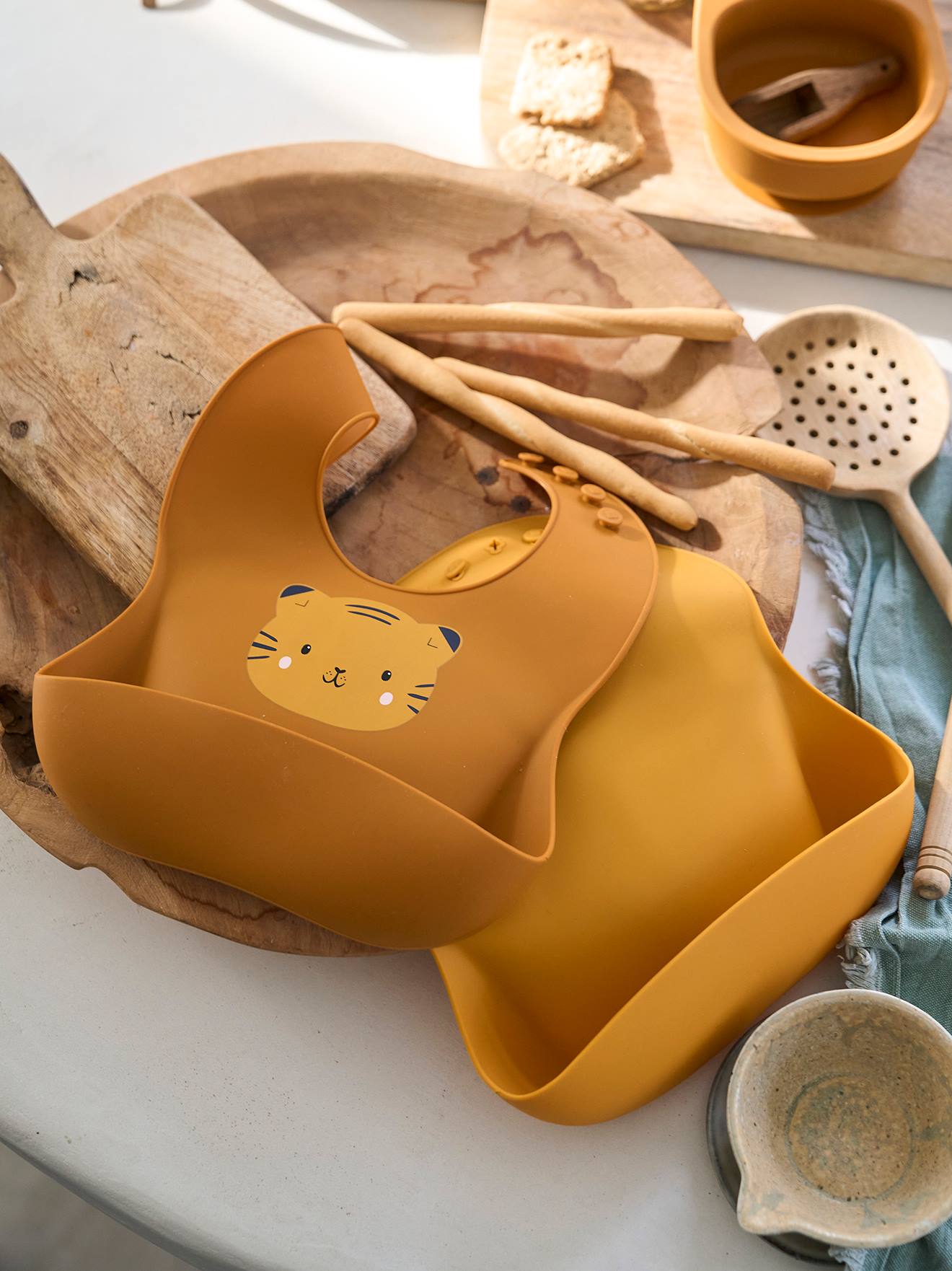 Lot de 2 bavoirs en silicone marron