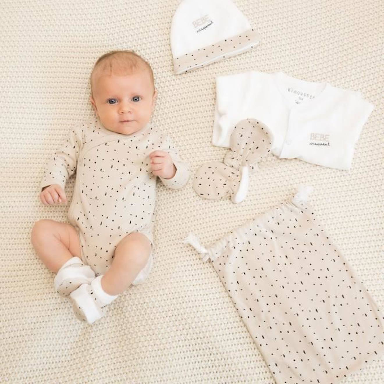 Trousseau de naissance bebe en velours et coton Marque Modele Couleur Ecru Matiere Velours Genre Mixte