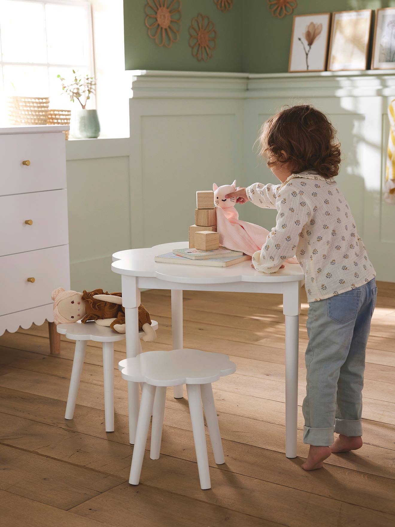 Lot de 2 tabourets + table fleurs blanc