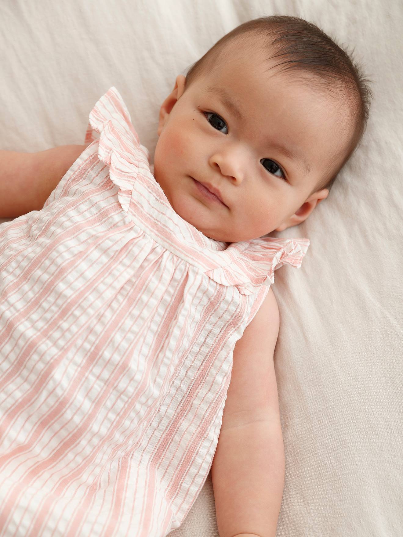 Robe rayée en seersucker naissance rose