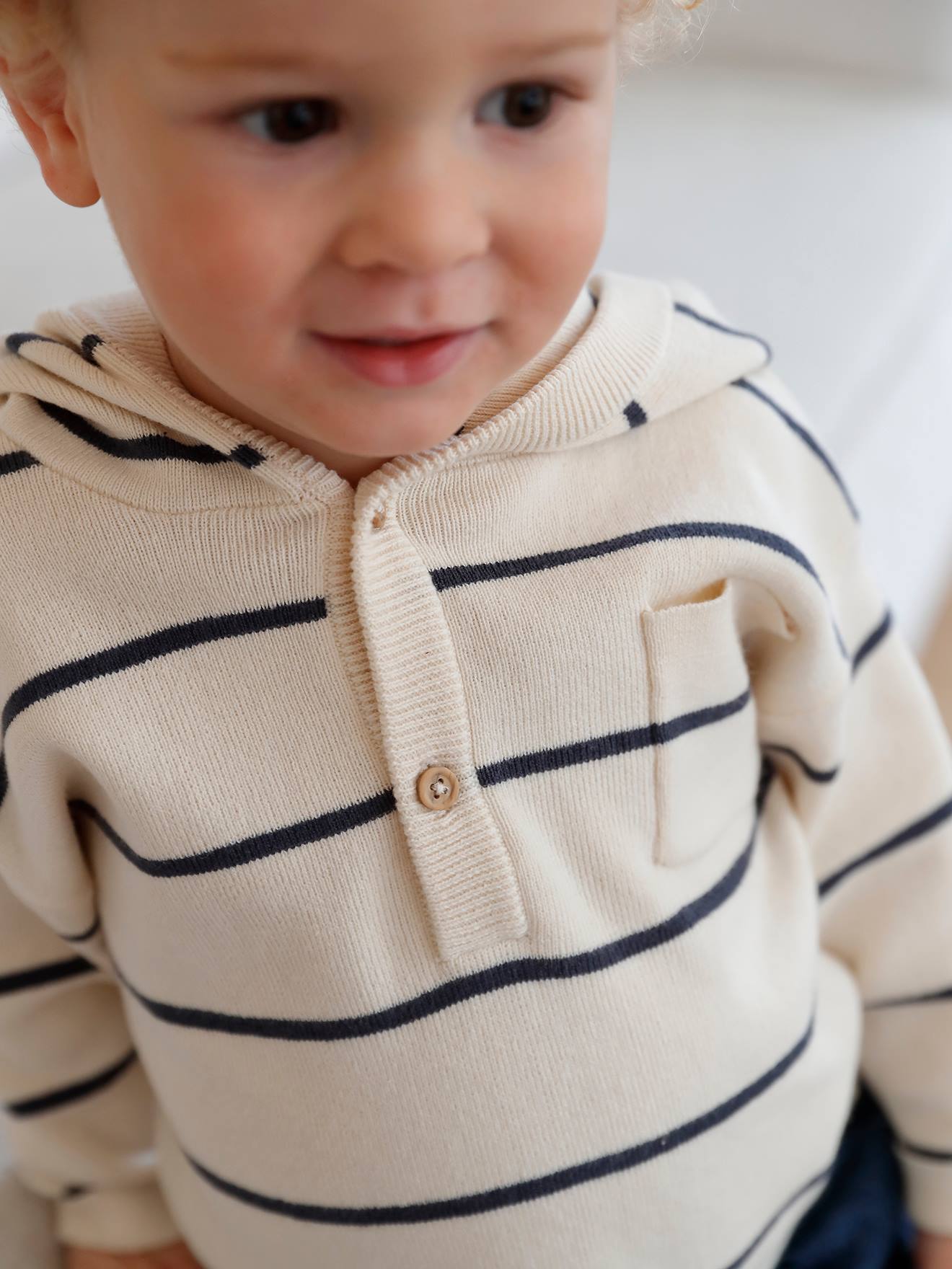 Pull à capuche bébé écru (Vertbaudet) - Couverture