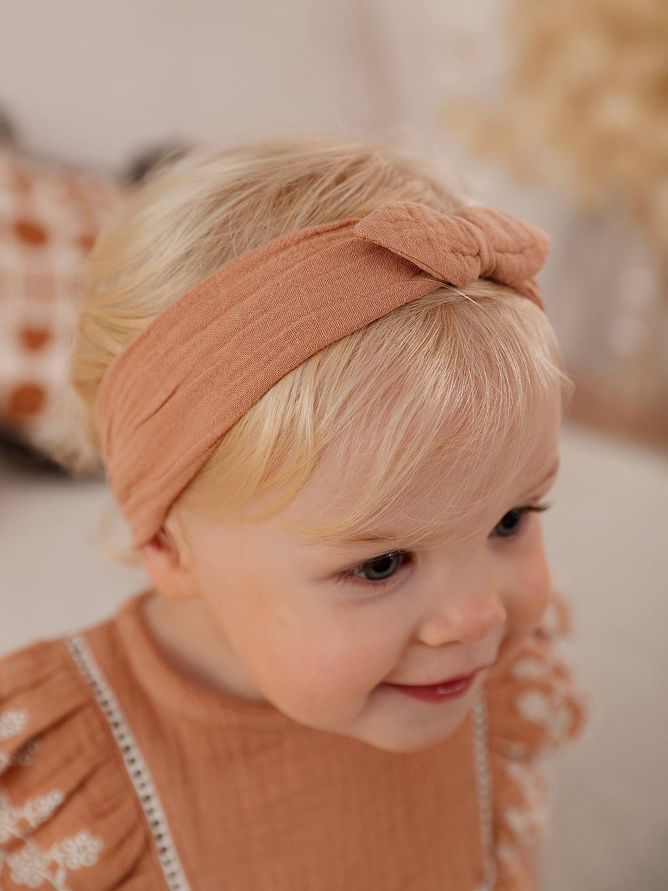 Ensemble brodé bébé : blouse + short + bandeau en gaze de coton caramel (Vertbaudet) - Image 3