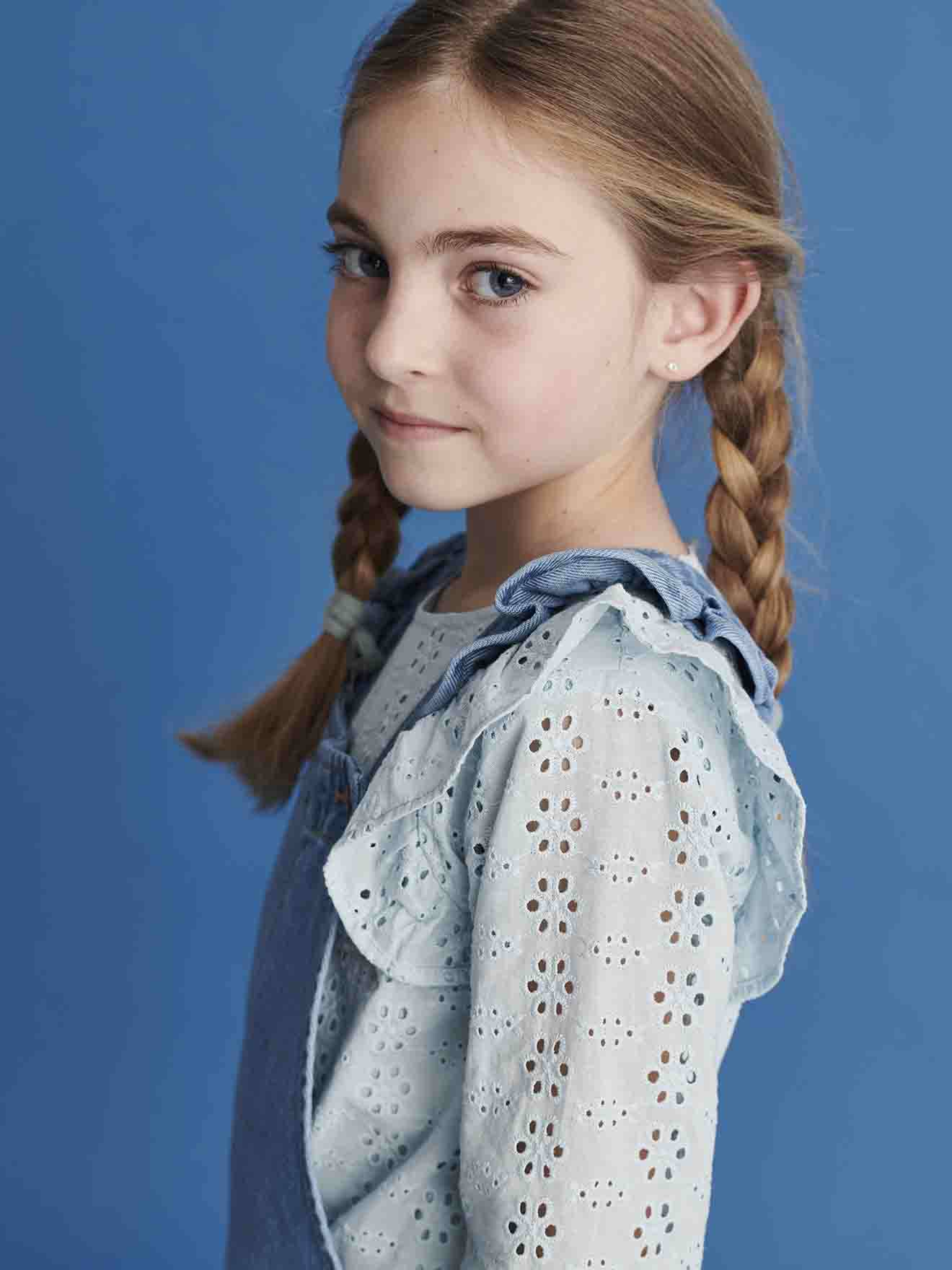 Blouse à volants en broderie anglaise fille bleu ciel