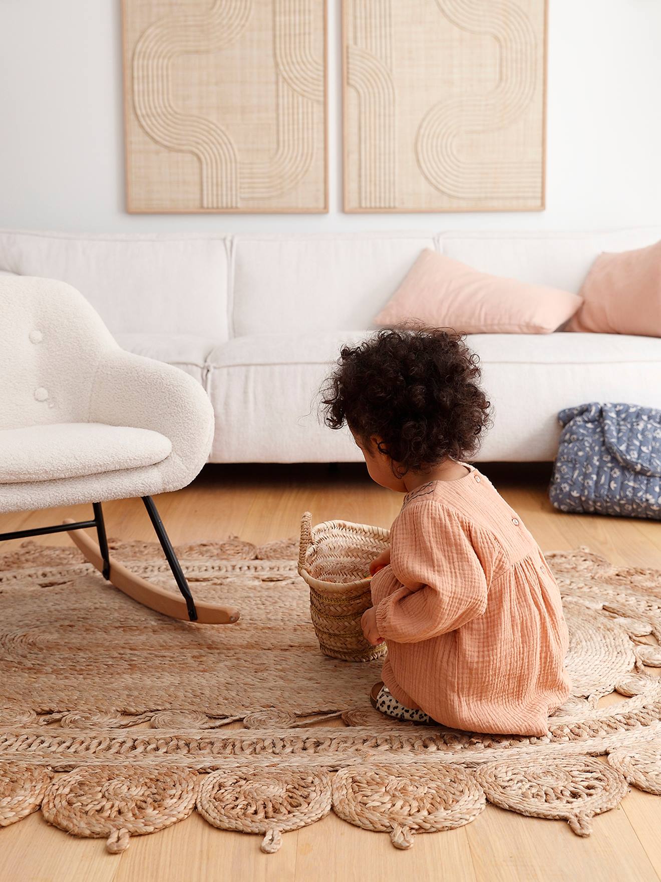 Robe brodée bébé en gaze de coton caramel (Vertbaudet) - Image 2