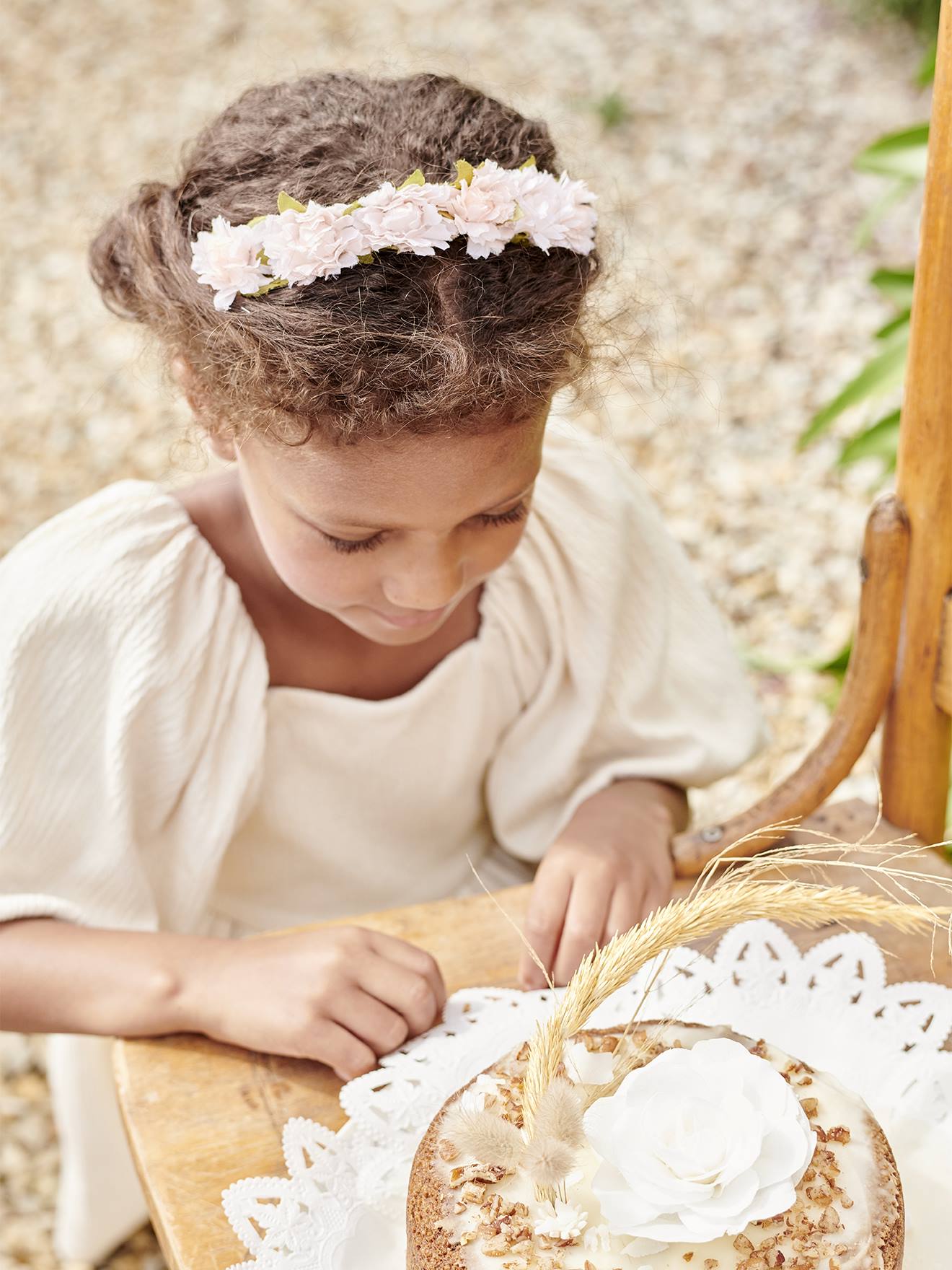 Couronne de fleurs nude et dorée fille écru