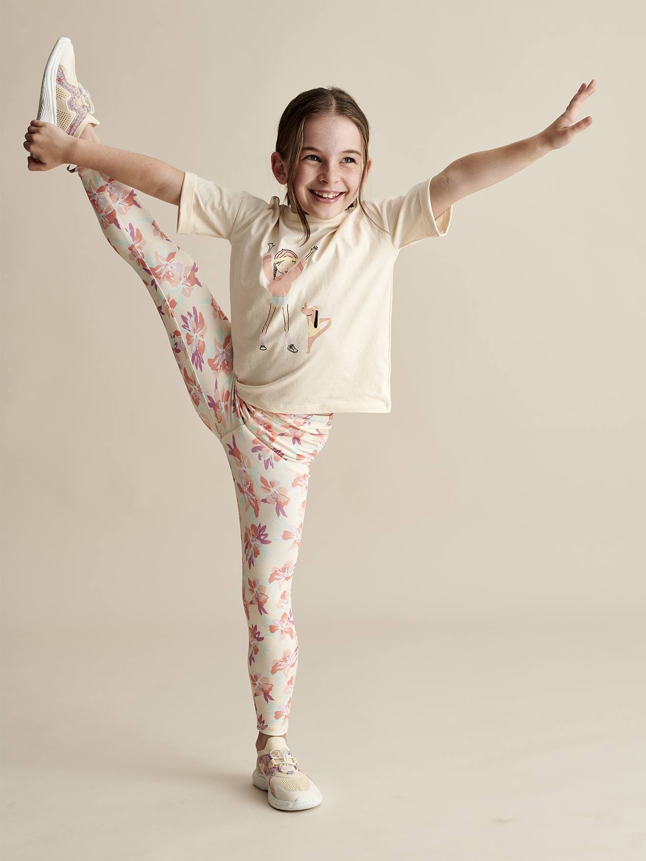 Legging sport en matière technique fille motifs fleurs exotiques multicolore