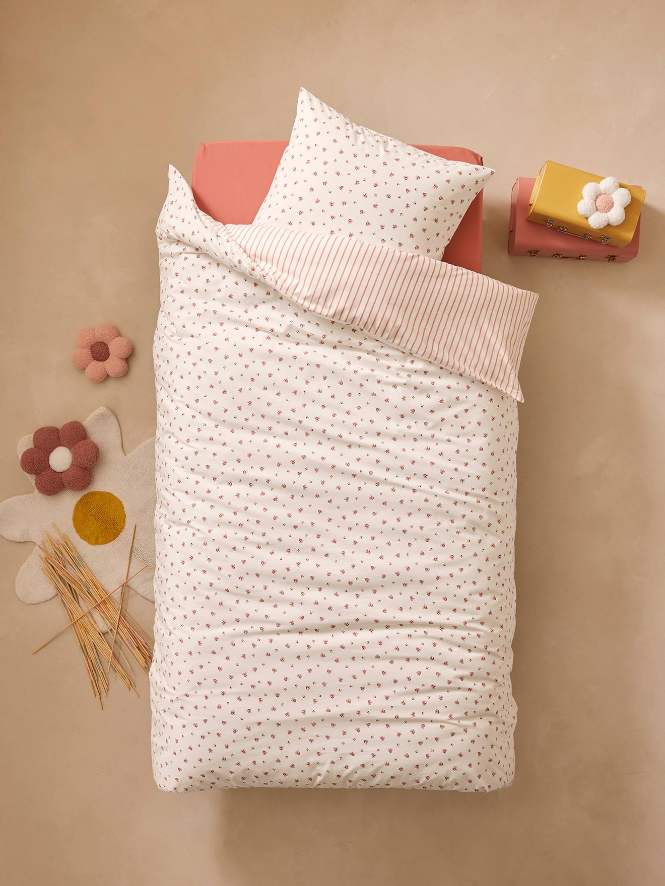 Parure housse de couette + taie d'oreiller essentiels Réversible FLEURS RAYURES, avec coton recyclé rose imprimé