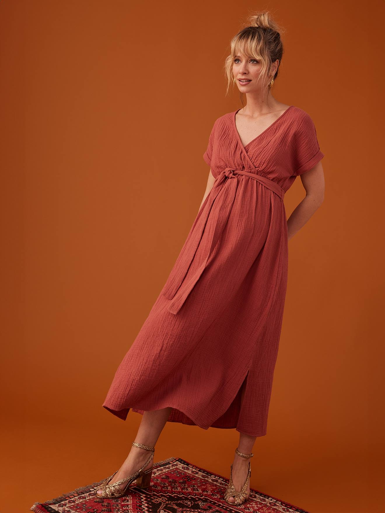 Robe longue grossesse effet cache-coeur en gaze de coton terracotta