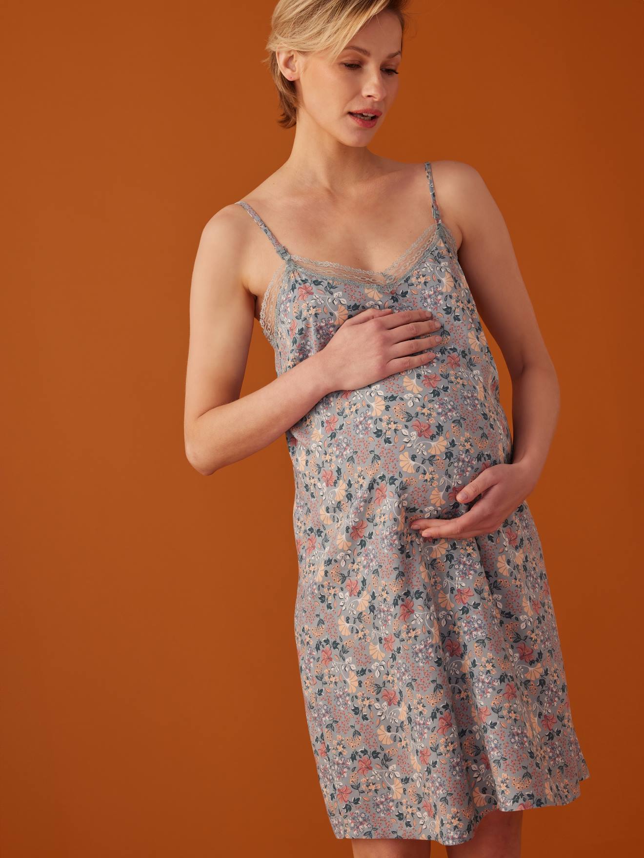 Nuisette d'allaitement à motifs fleurs Envie de Fraise bleu ciel