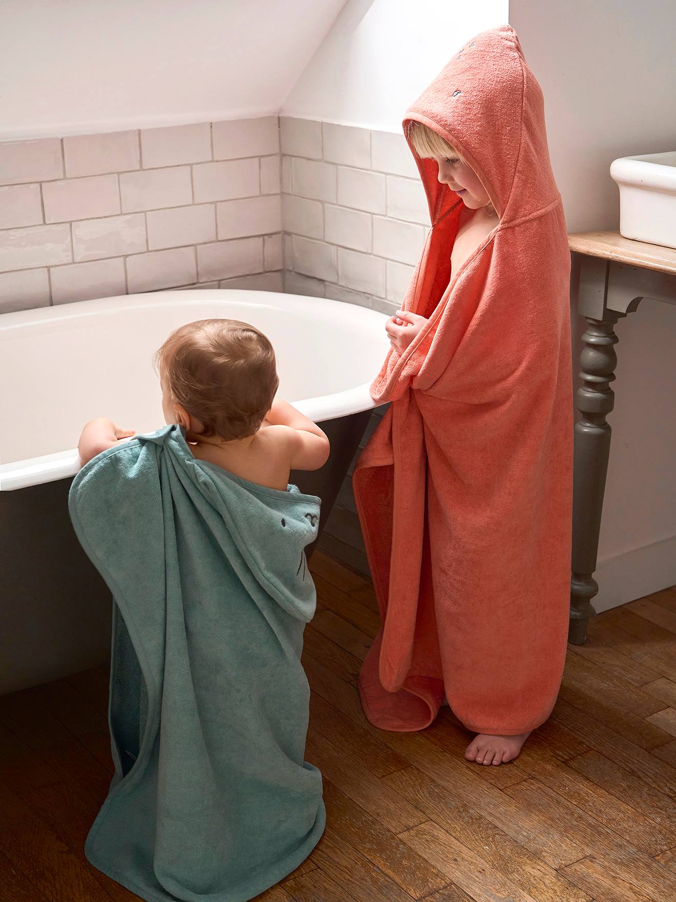Cape de bain / Serviette à capuche Bébé et Enfant, avec coton recyclé vert (Vertbaudet) - Image 2