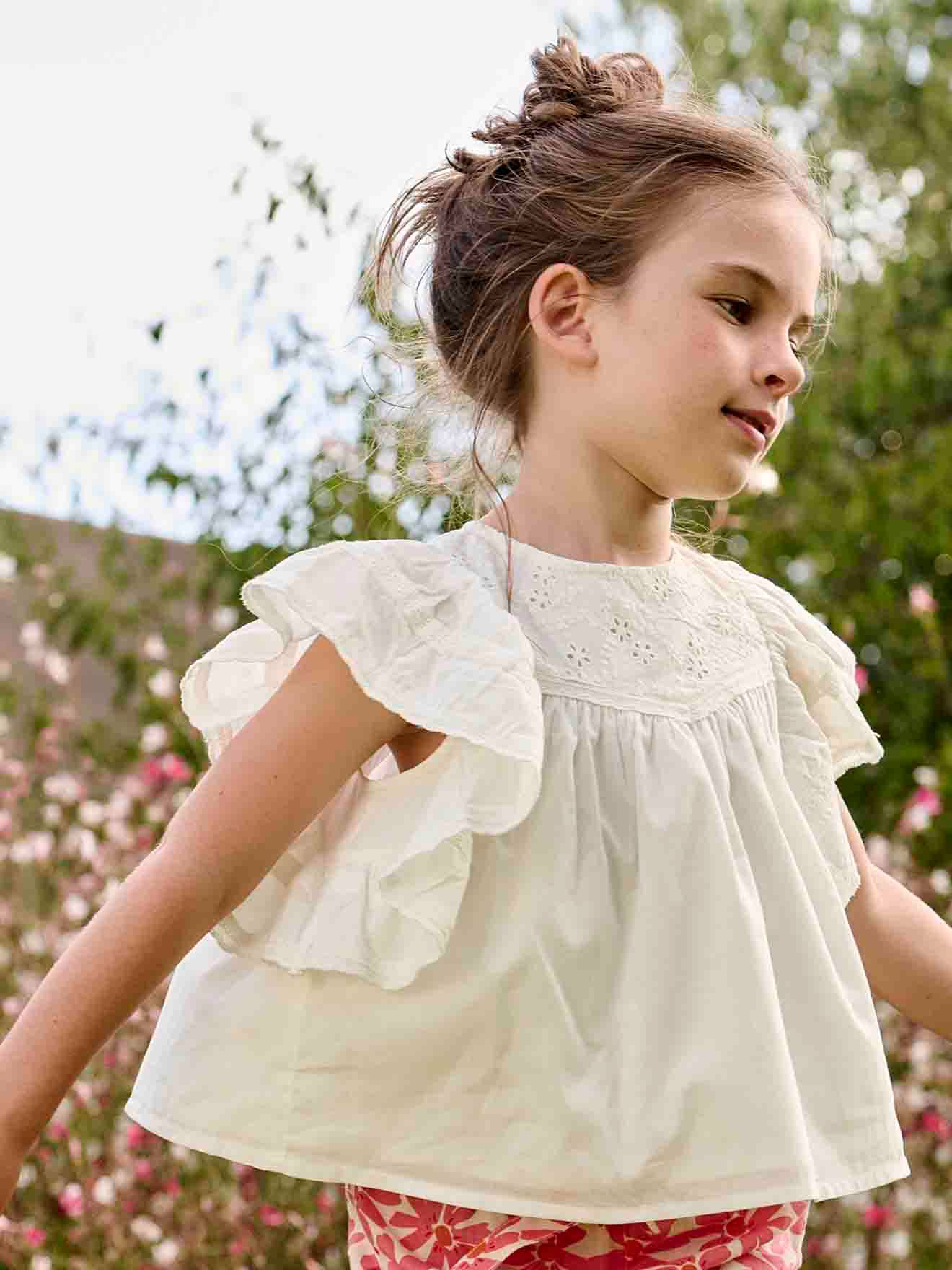 Blouse brodée à volants fille écru