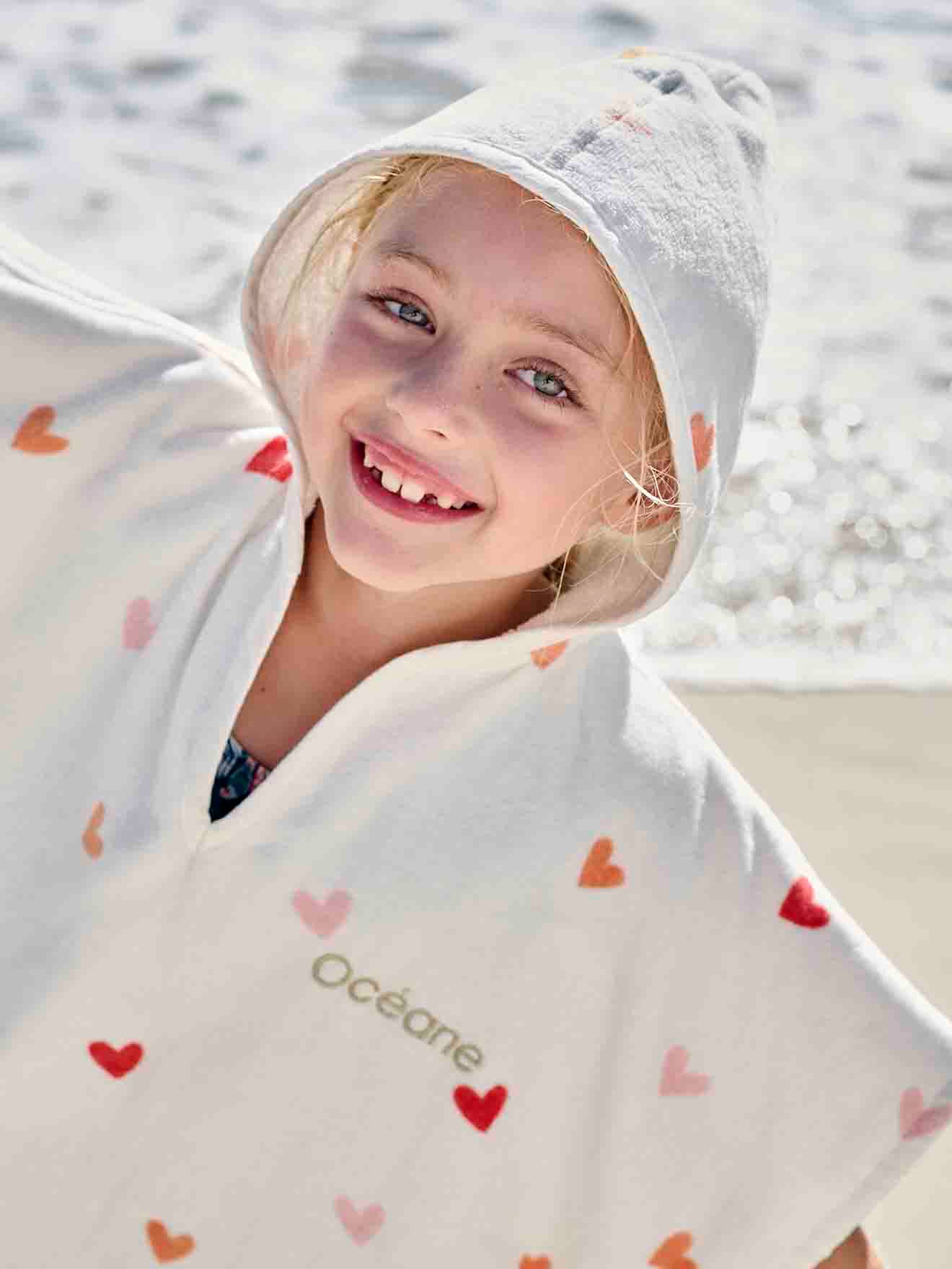 Poncho de bain enfant personnalisable COEURS, avec coton recyclé blanc imprimé