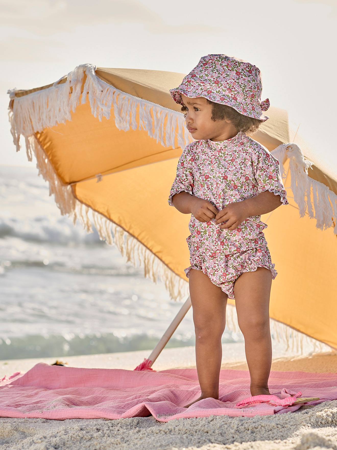 Ensemble de bain T-shirt anti UV + culotte + bob bébé fille rose