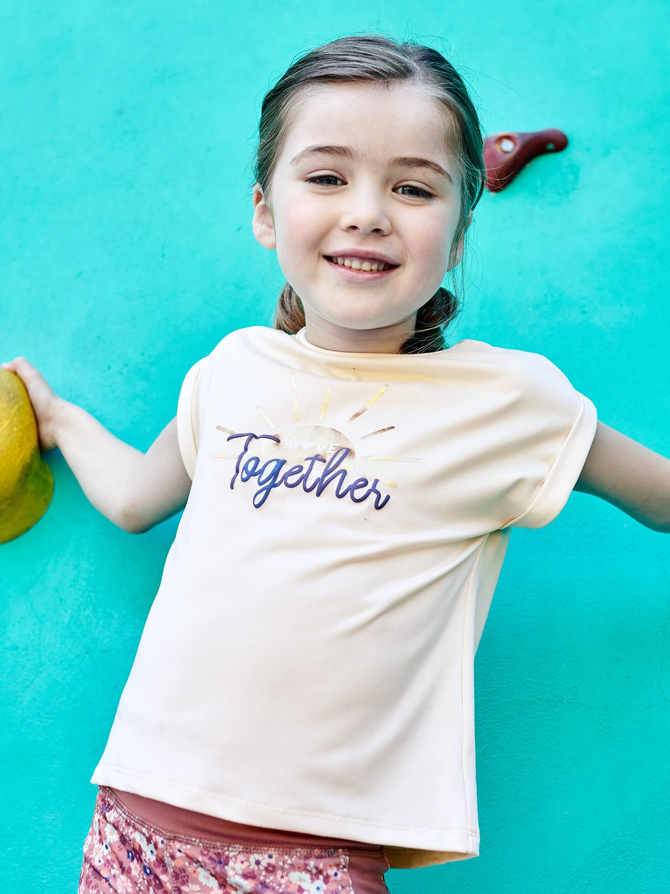 Ensemble de sport t-shirt et corsaire fille motif sunrise irisé écru