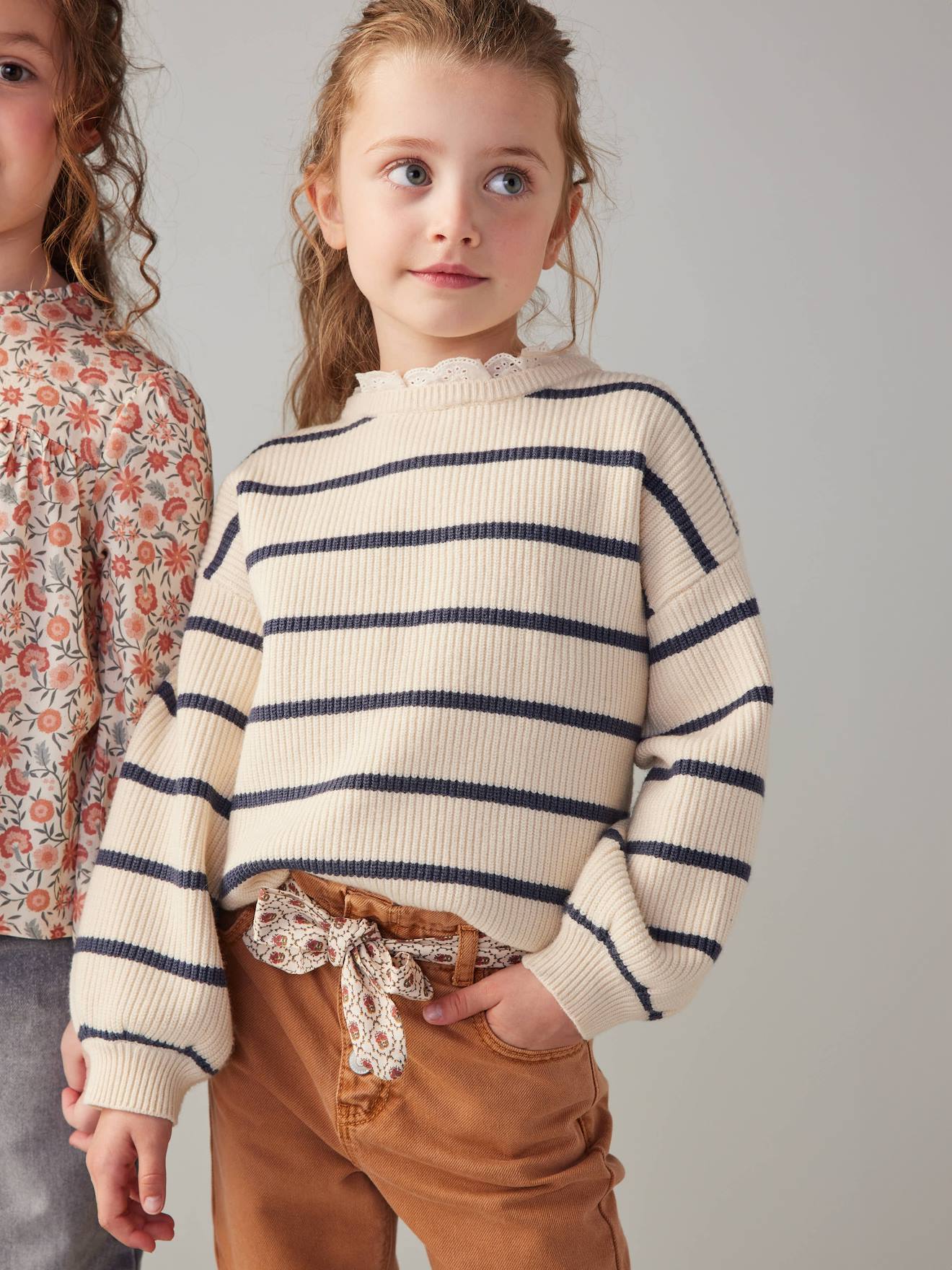 Pull fille col fantaisie forme loose ray marine 15 €